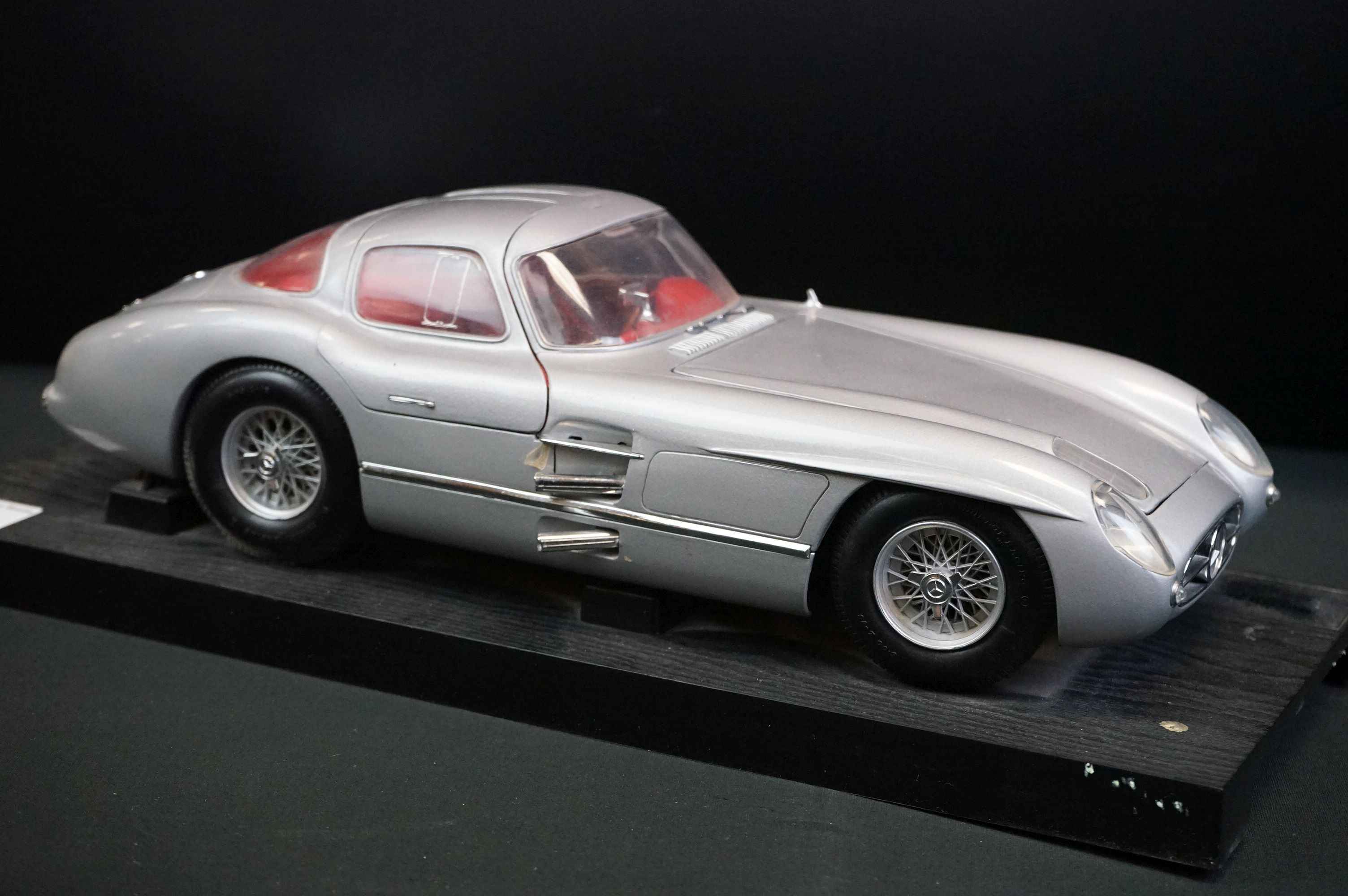 Four boxed Maisto 1/18 diecast models to include 3 x Premiere Edition (2 x Mercedes Benz SL Class, - Image 5 of 18