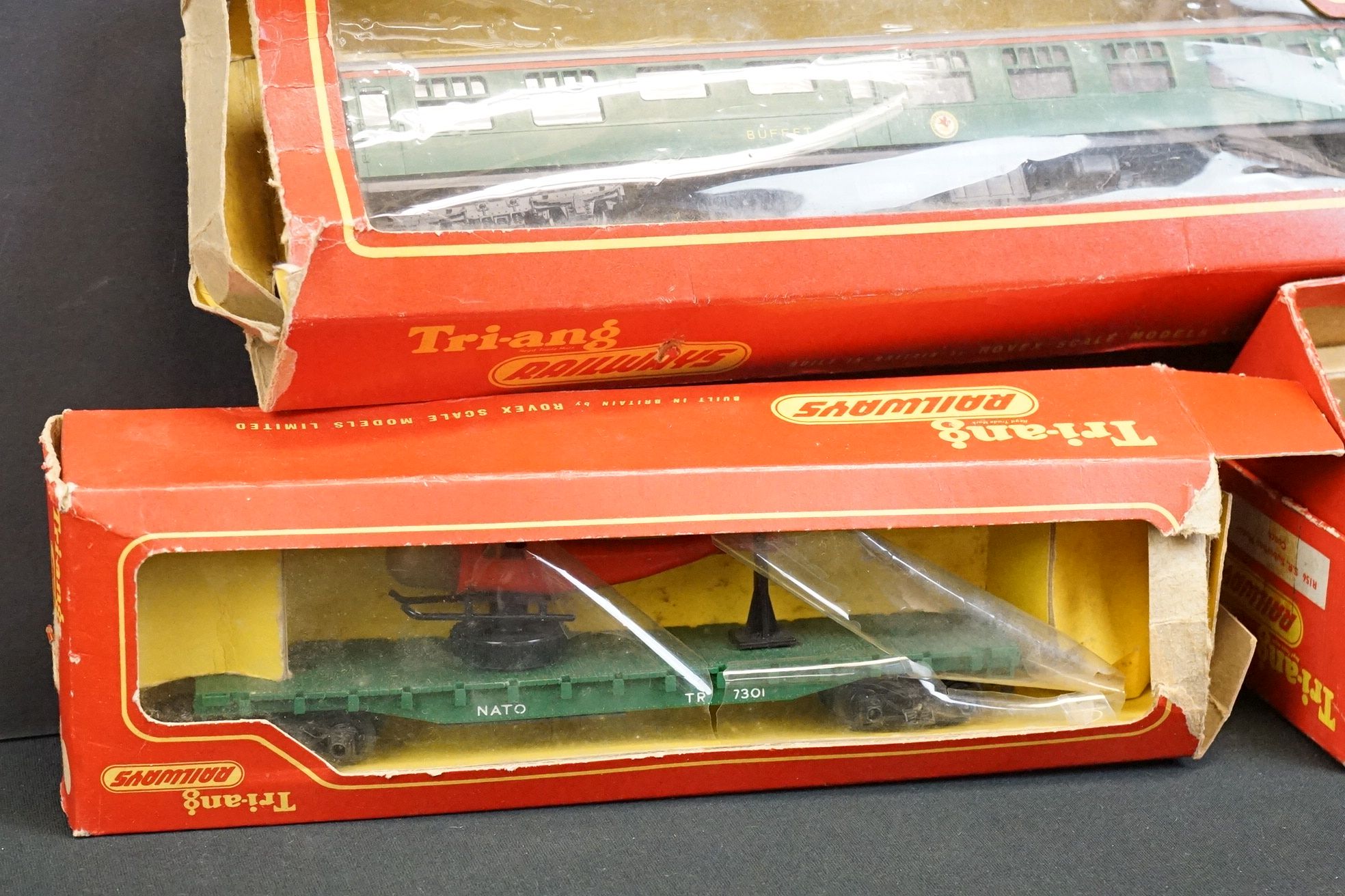 Collection of Triang OO gauge model railway to include boxed R156 SR Suburban Motor Coach, - Image 10 of 10