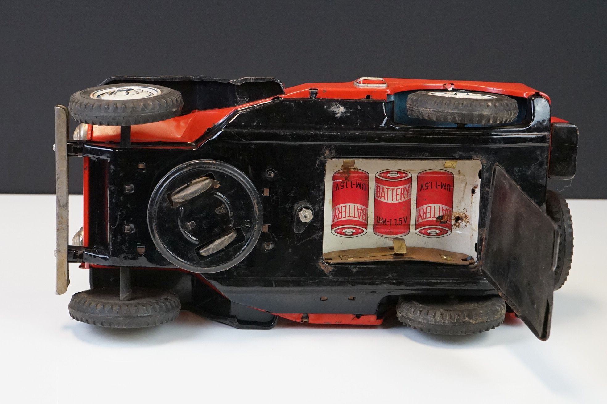Six mid 20th C play worn tin plate models to include VW in maroon, fire engine with extending - Image 21 of 37