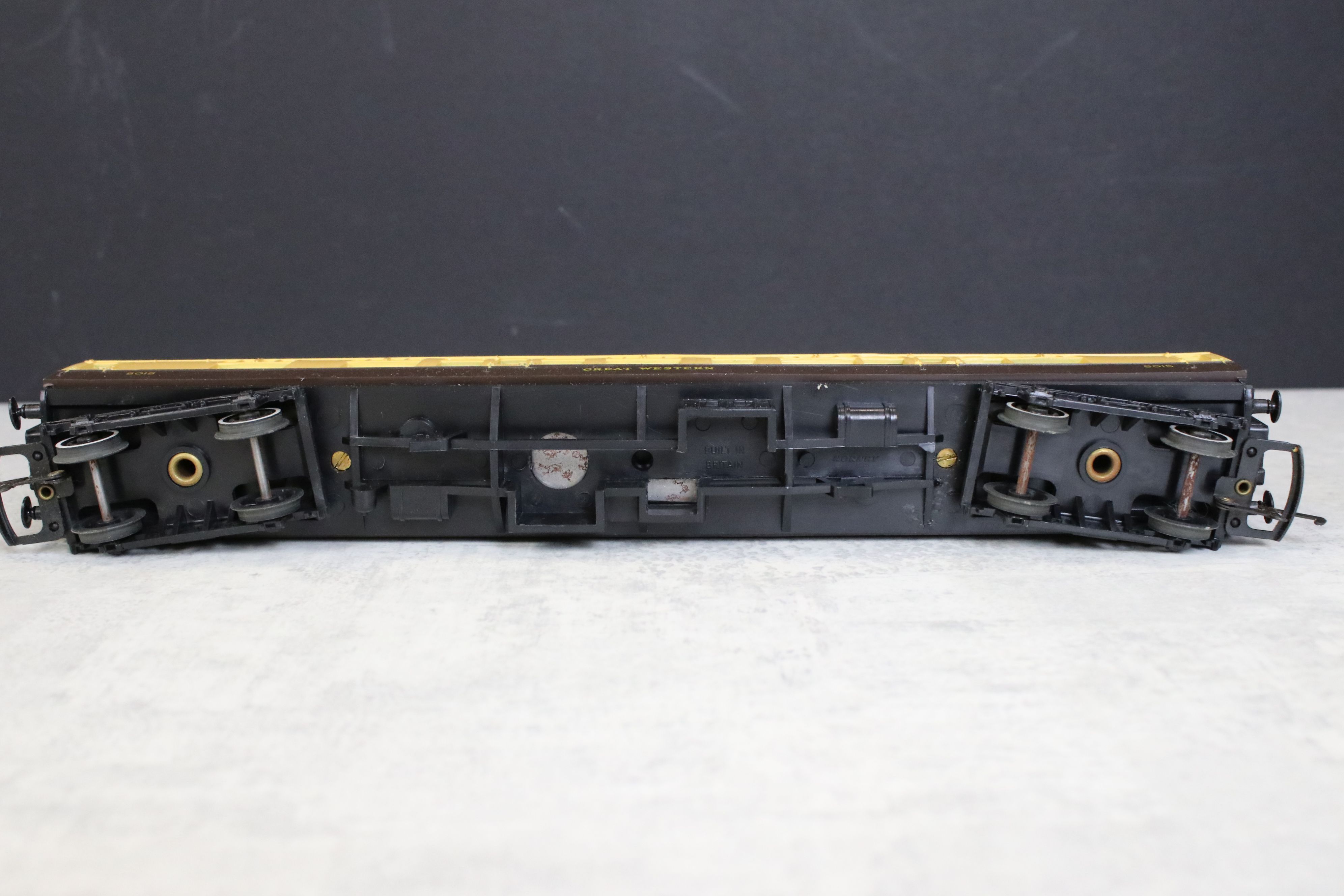 38 OO gauge items of rolling stock featuring coaches, wagons and trucks, mainly Triang examples (2 - Image 7 of 11