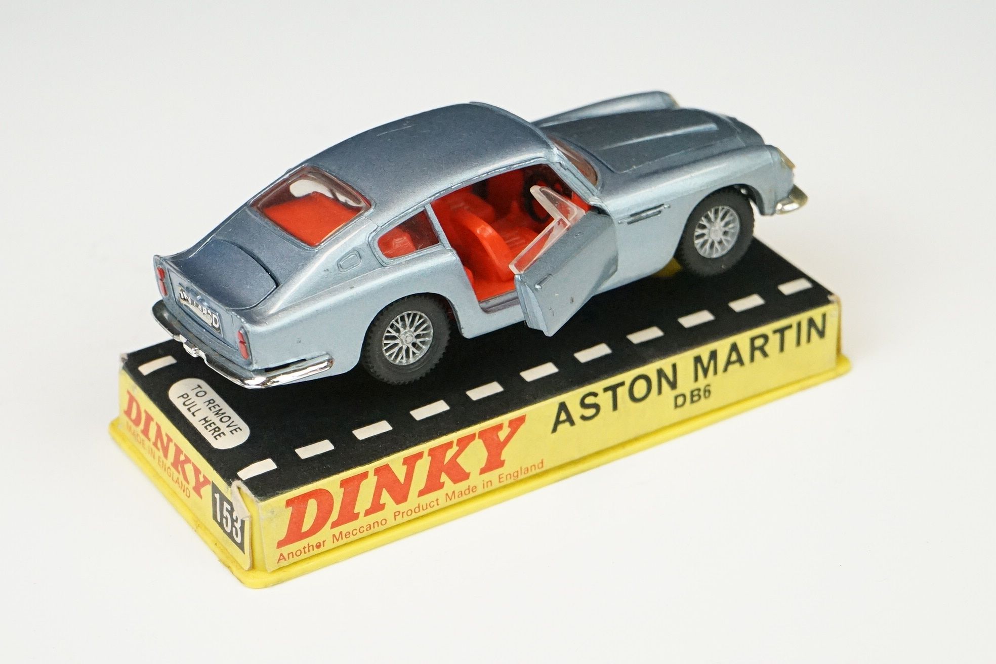 Two Cased Dinky diecast models to include 152 Rolls-Royce Phantom V Limousine with driver (in black, - Image 8 of 11