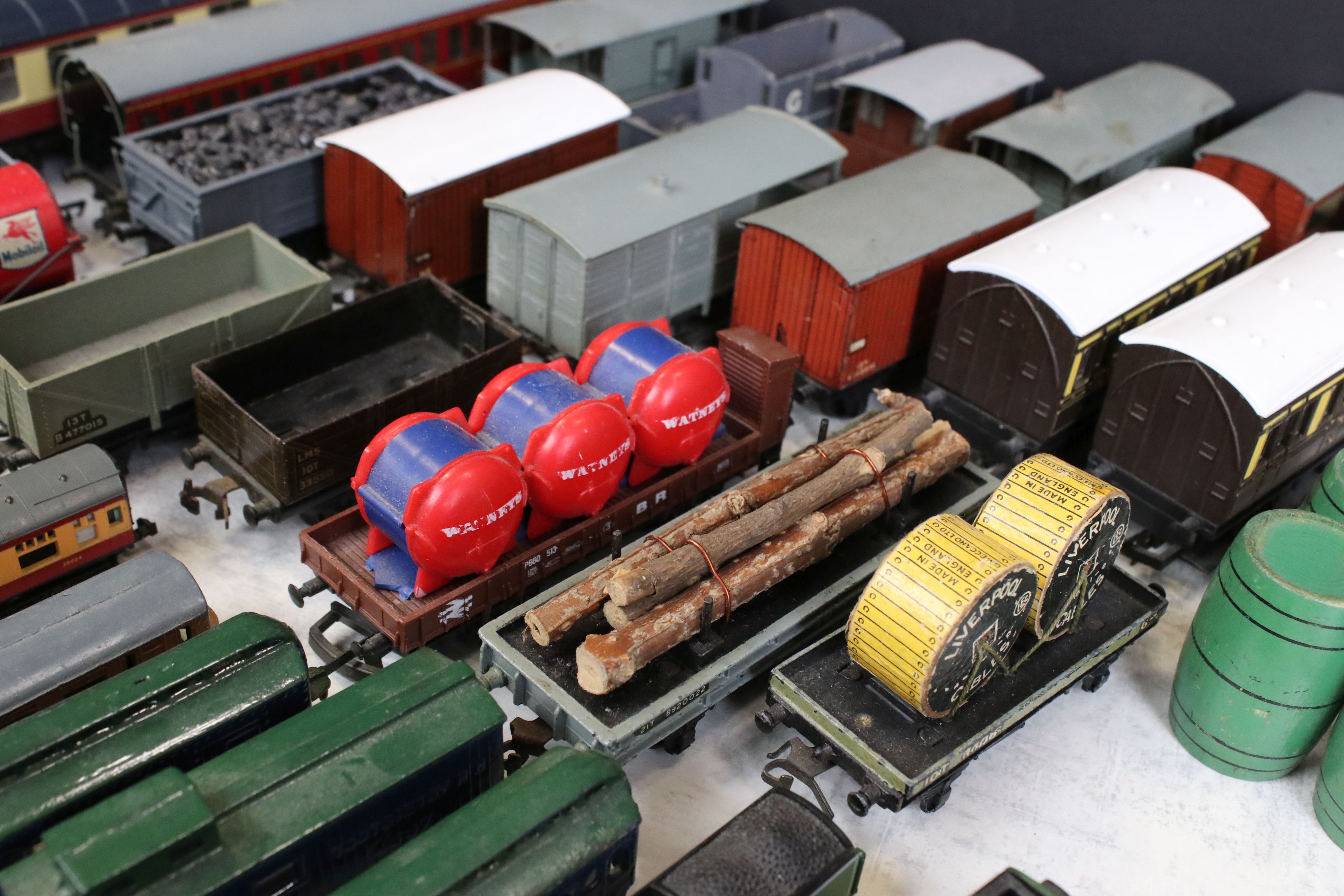 Collection of around 23 x OO gauge items of rolling stock featuring Hornby Dublo, Hornby, Lima etc - Image 3 of 23