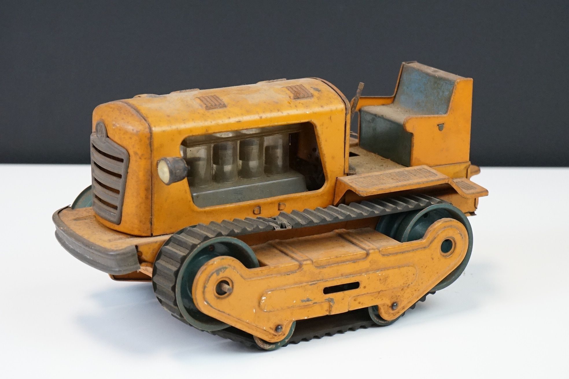 Six mid 20th C play worn tin plate models to include VW in maroon, fire engine with extending - Image 27 of 37