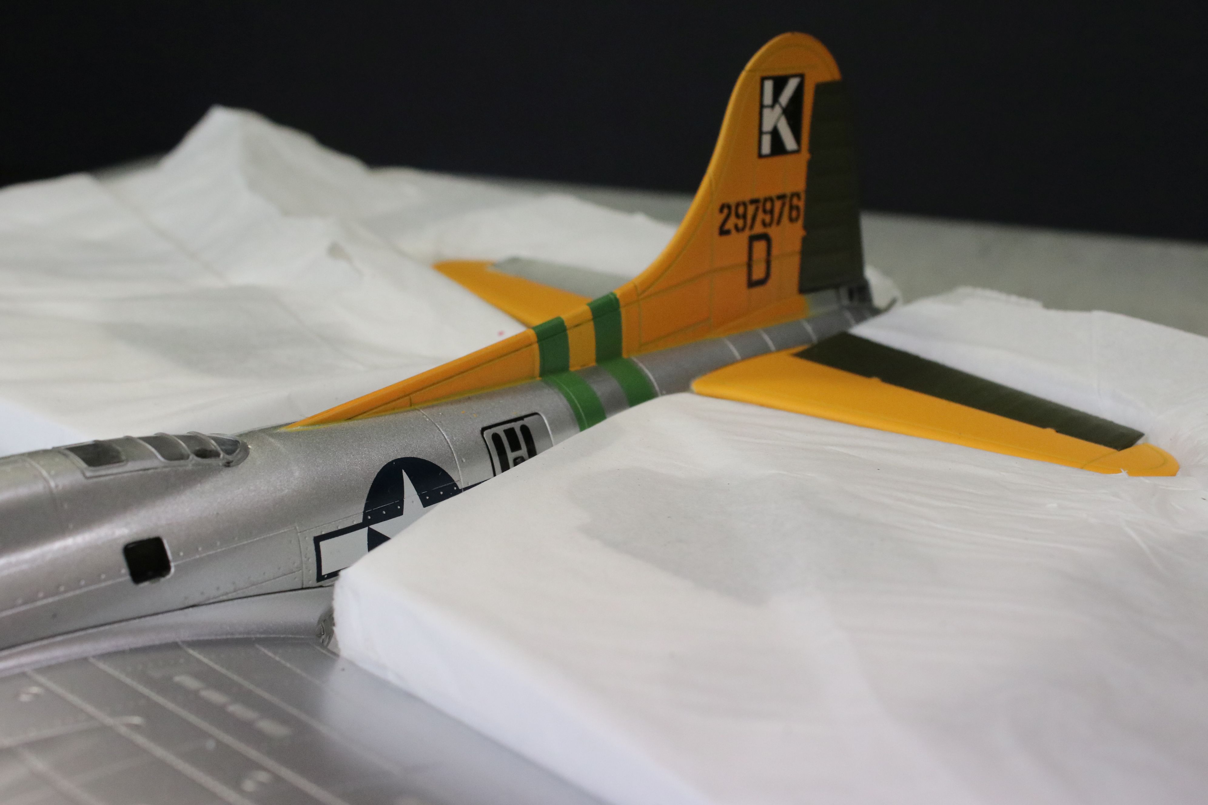 Two Boxed AF1 Air Force 1 1:72 Boeing B-17G Flying Fortress diecast model planes (one model with a - Image 13 of 29
