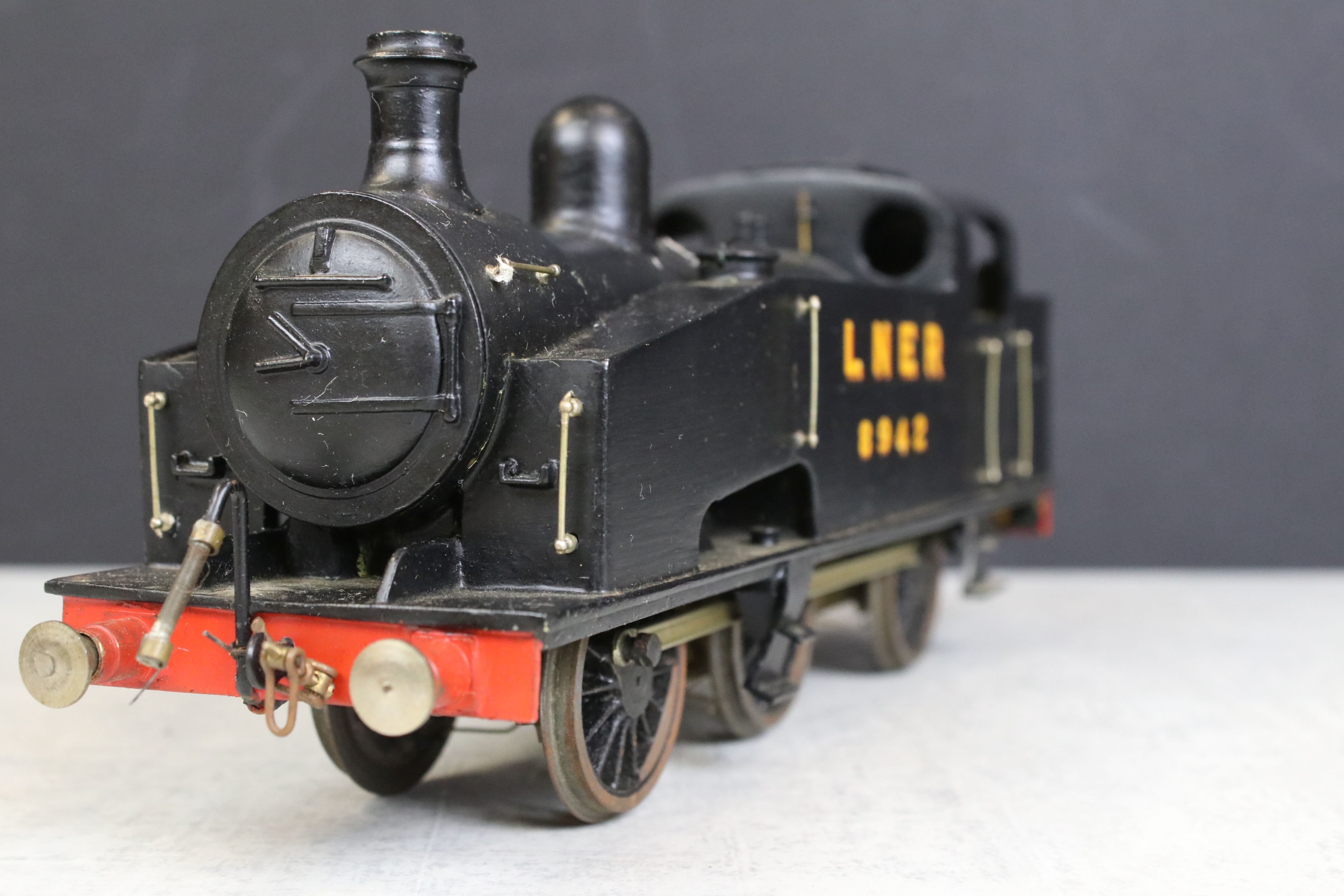 Kit built O gauge model railway - Well built metal LNER 0-6-0 Locomotive in black livery plus 3 x - Image 5 of 8