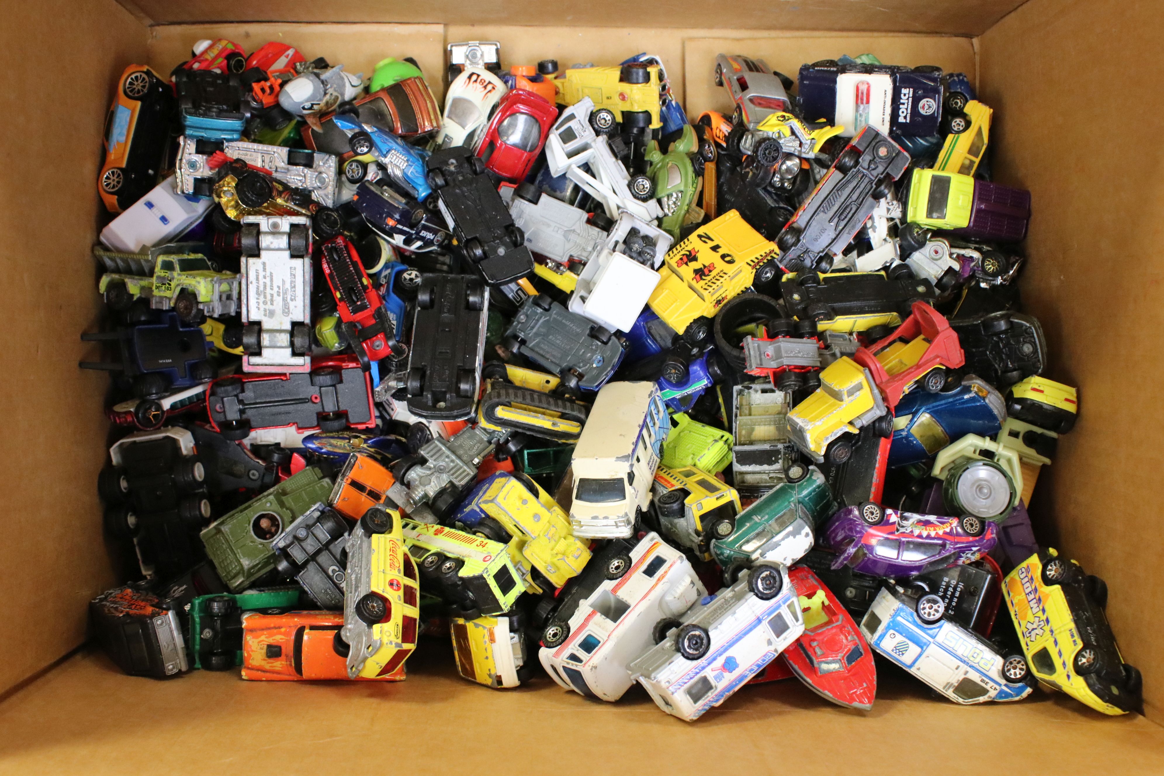 19 Boxed diecast models to include Hot Wheels x 13, Matchbox & Corgi along with a quantity of - Image 2 of 11