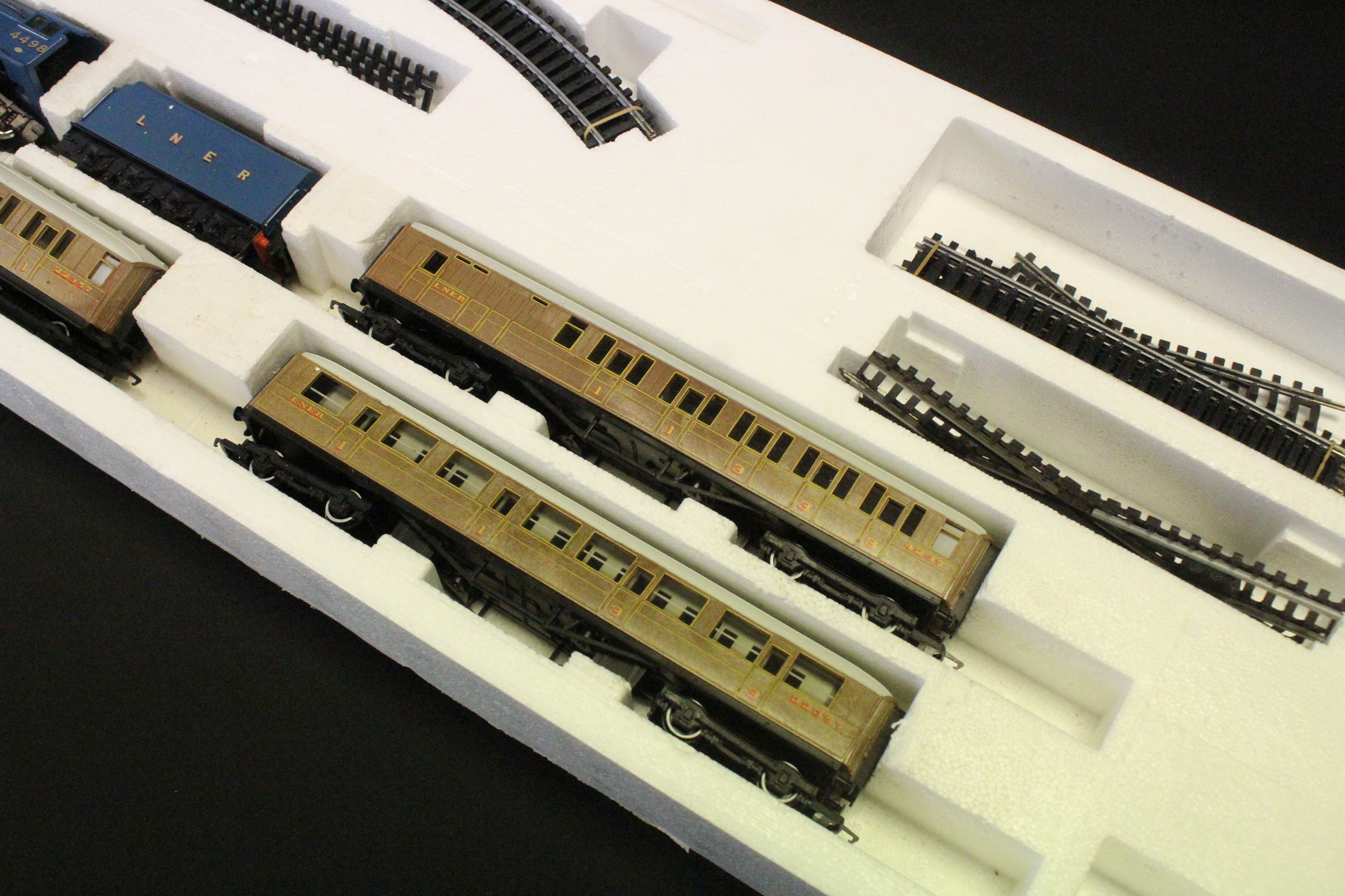 Three boxed Hornby OO gauge train sets to include R671 Country Local, R682 The Blue Streak and - Image 10 of 15
