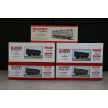Five boxed Slater's Coach Kit O gauge Coach Kits, all built and appearing vg overall with some tatty