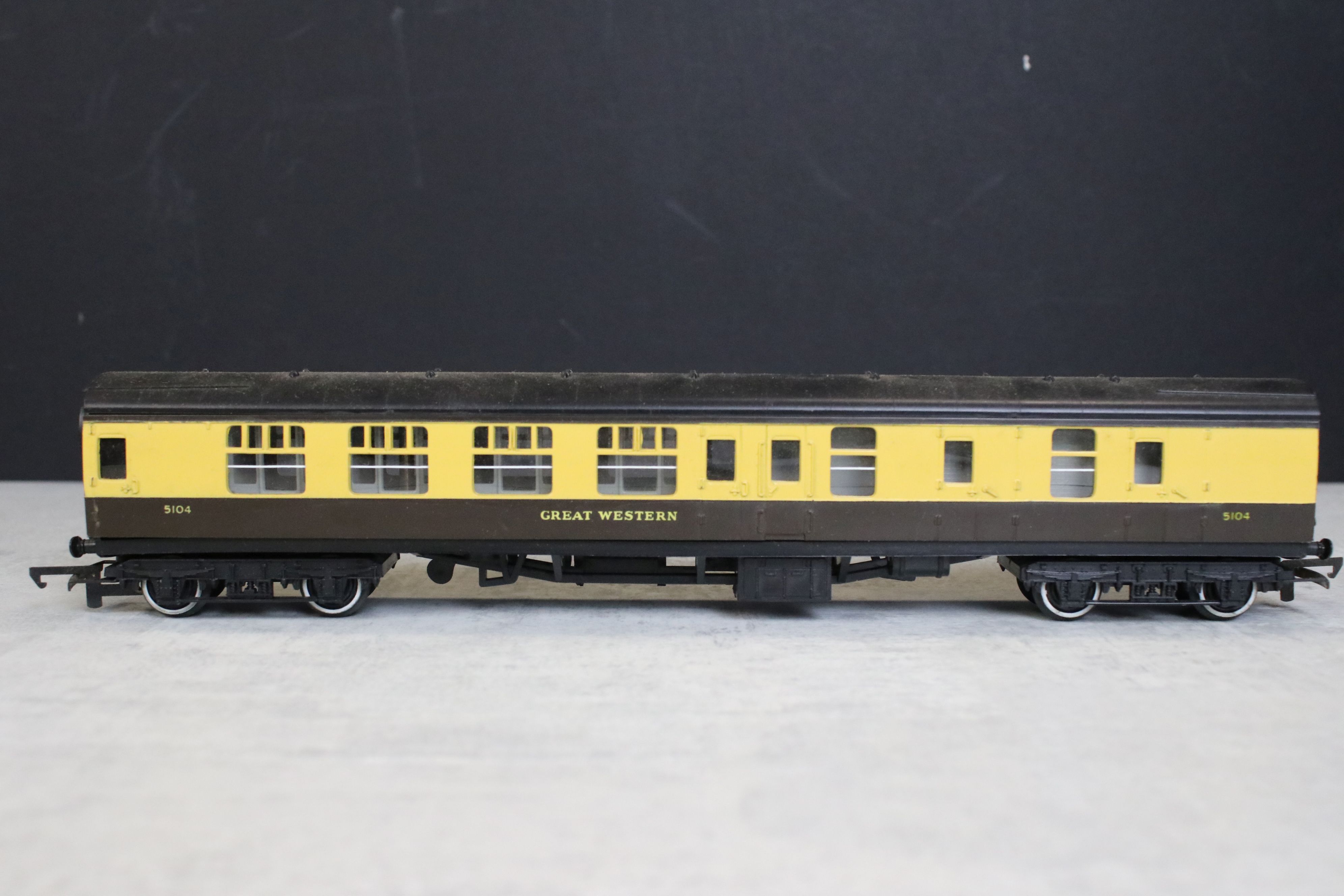 38 OO gauge items of rolling stock featuring coaches, wagons and trucks, mainly Triang examples (2 - Image 4 of 11