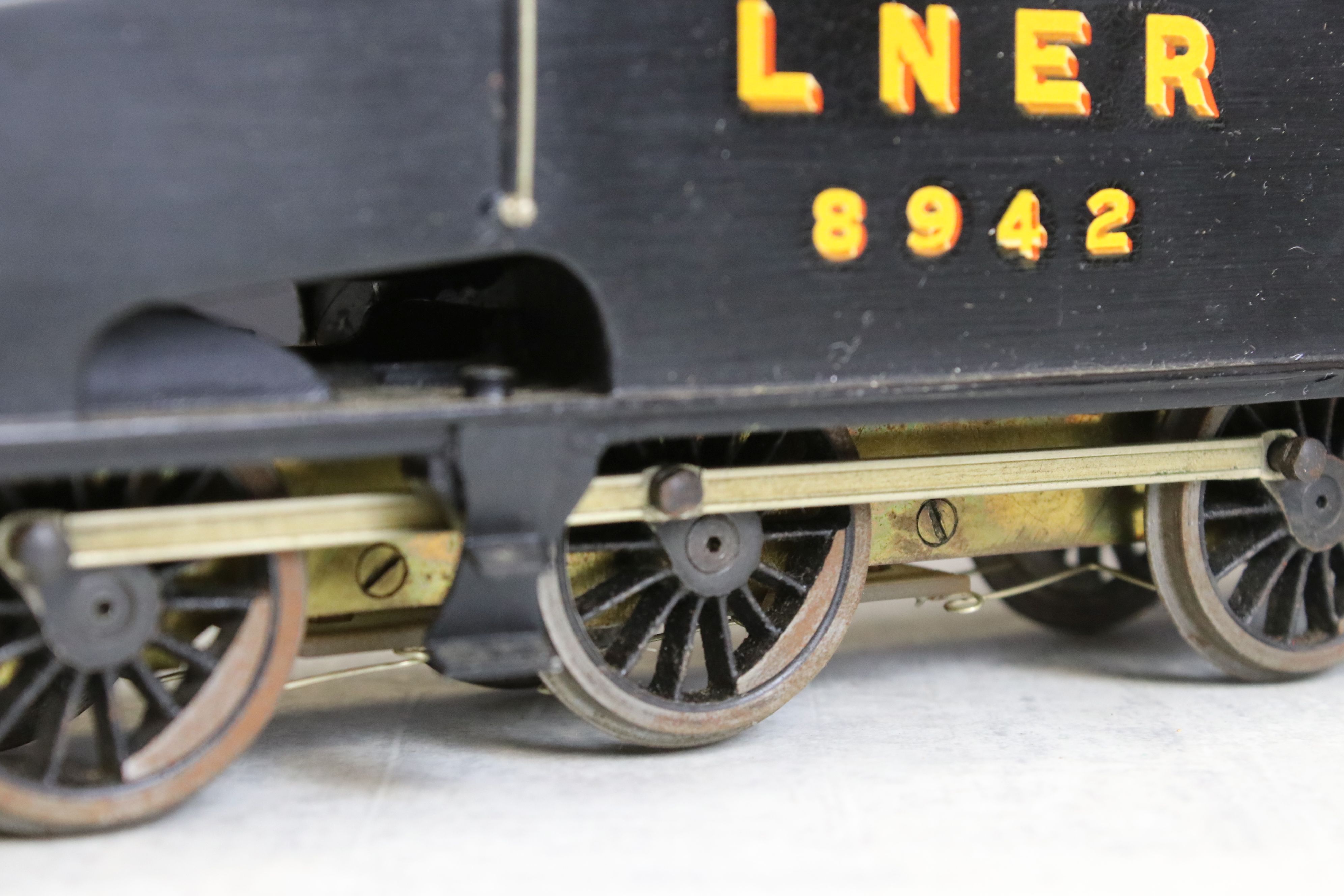 Kit built O gauge model railway - Well built metal LNER 0-6-0 Locomotive in black livery plus 3 x - Image 3 of 8