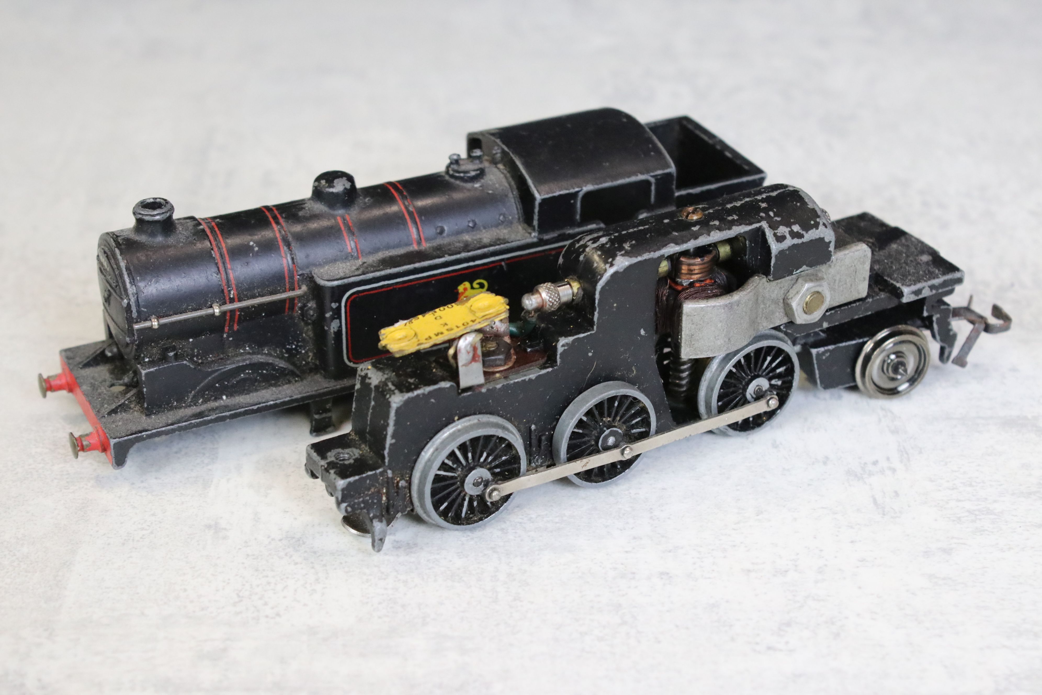 Quantity of OO & O gauge model railway to include boxed Hornby O gauge No 51 Passenger Brake Van, - Image 19 of 20