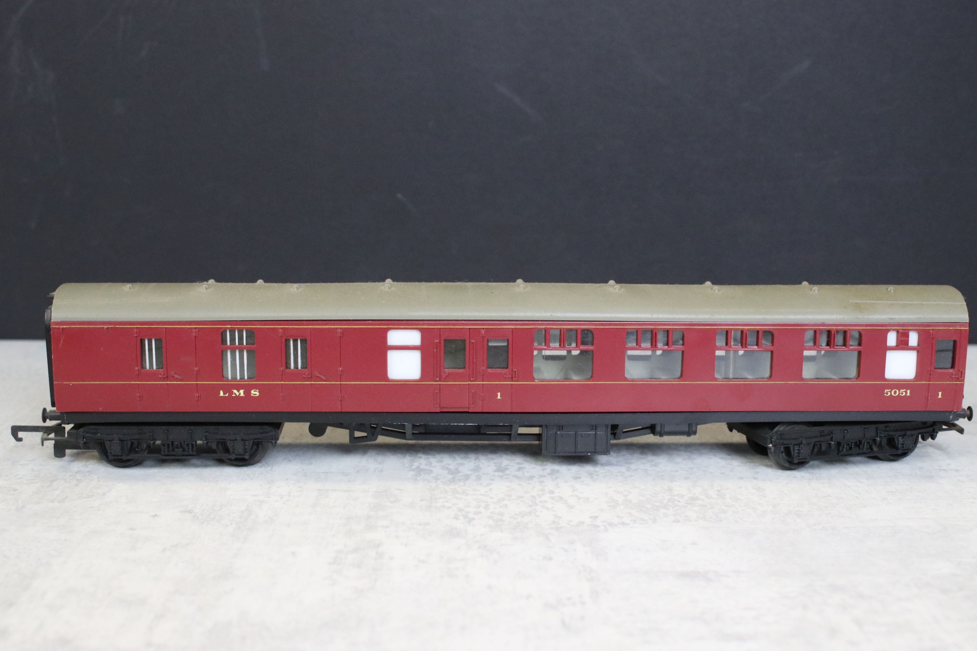38 OO gauge items of rolling stock featuring coaches, wagons and trucks, mainly Triang examples (2 - Image 8 of 11