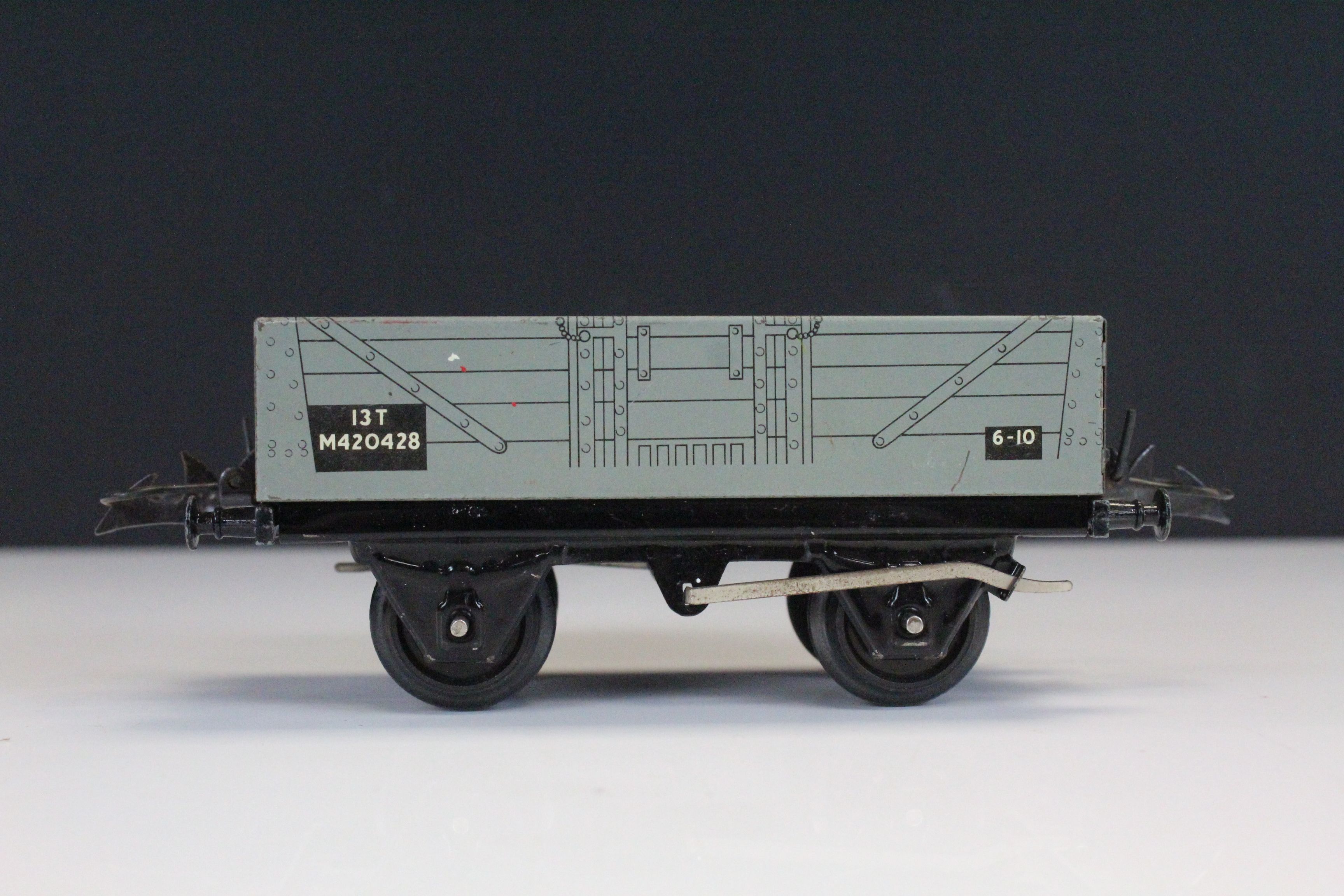 Boxed Hornby O gauge Tank Goods Set No 45 containing BR 0-4-0 locomotive in black livery, track - Image 17 of 19