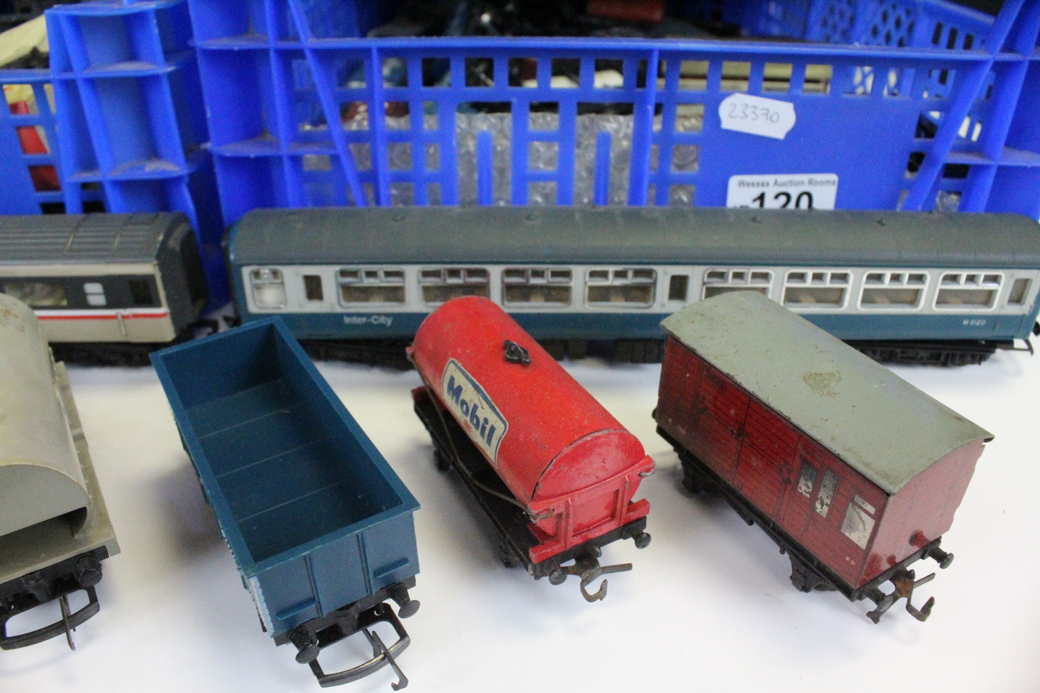 Over 90 OO gauge items of rolling stock to include wagons, trucks, tankers and coaches featuring - Image 3 of 7