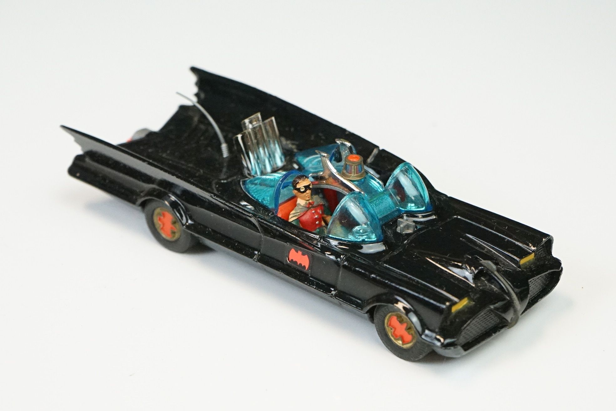 Two boxed Corgi diecast models to include 267 Batmobile diecast model with both Batman & Robin - Image 17 of 25