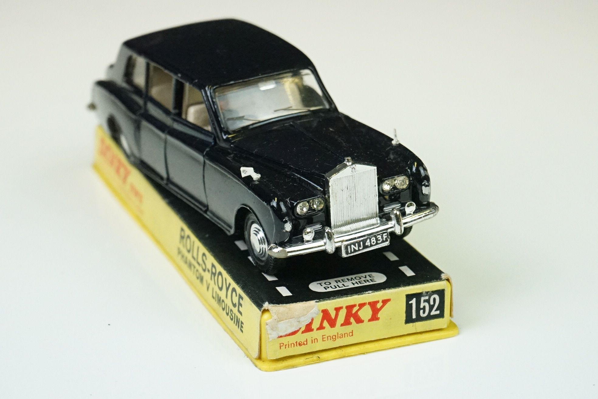 Two Cased Dinky diecast models to include 152 Rolls-Royce Phantom V Limousine with driver (in black, - Image 6 of 11