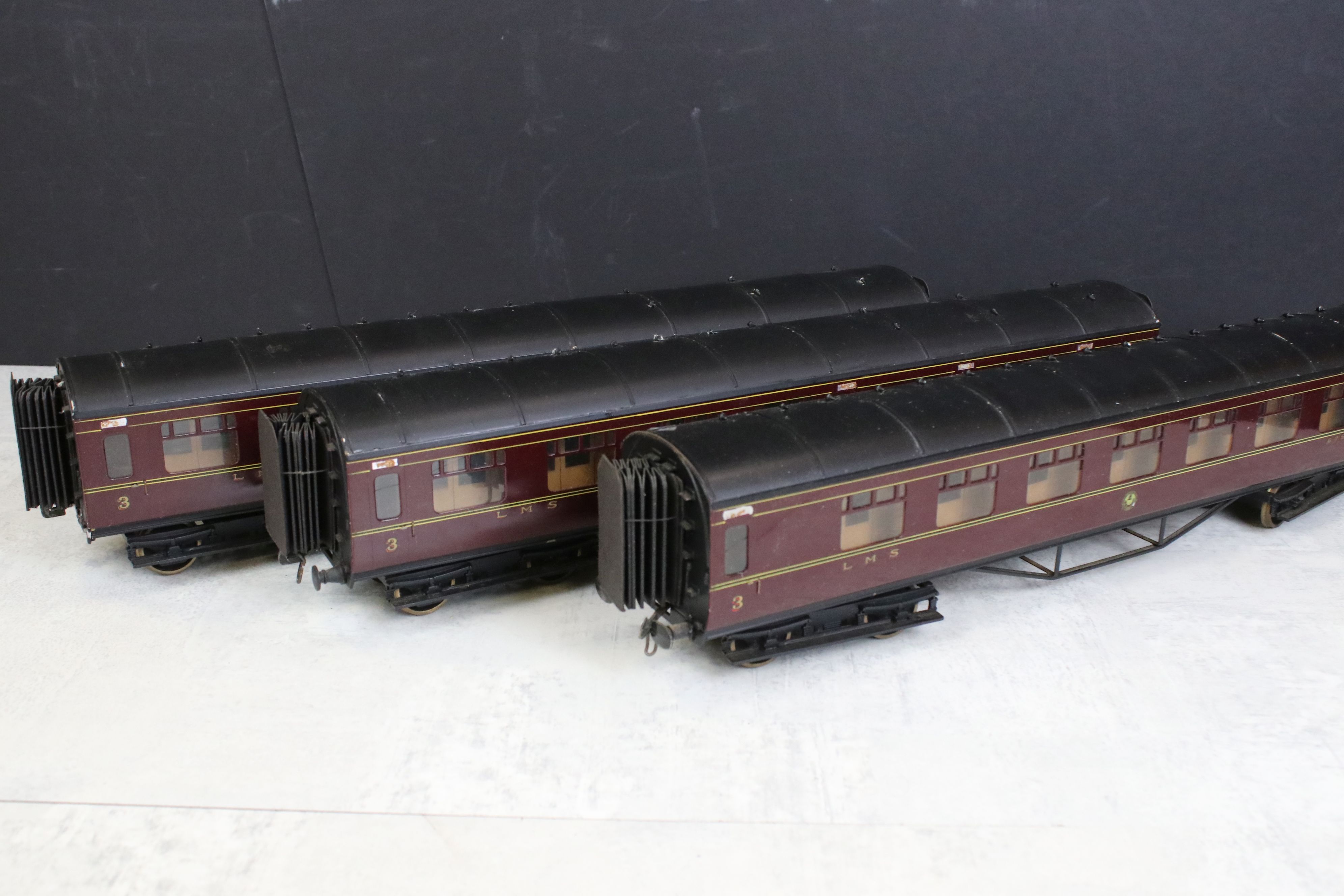 Kit built O gauge model railway - Well built metal LNER 0-6-0 Locomotive in black livery plus 3 x - Image 7 of 8