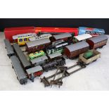 Quantity of OO & O gauge model railway to include boxed Hornby O gauge No 51 Passenger Brake Van,