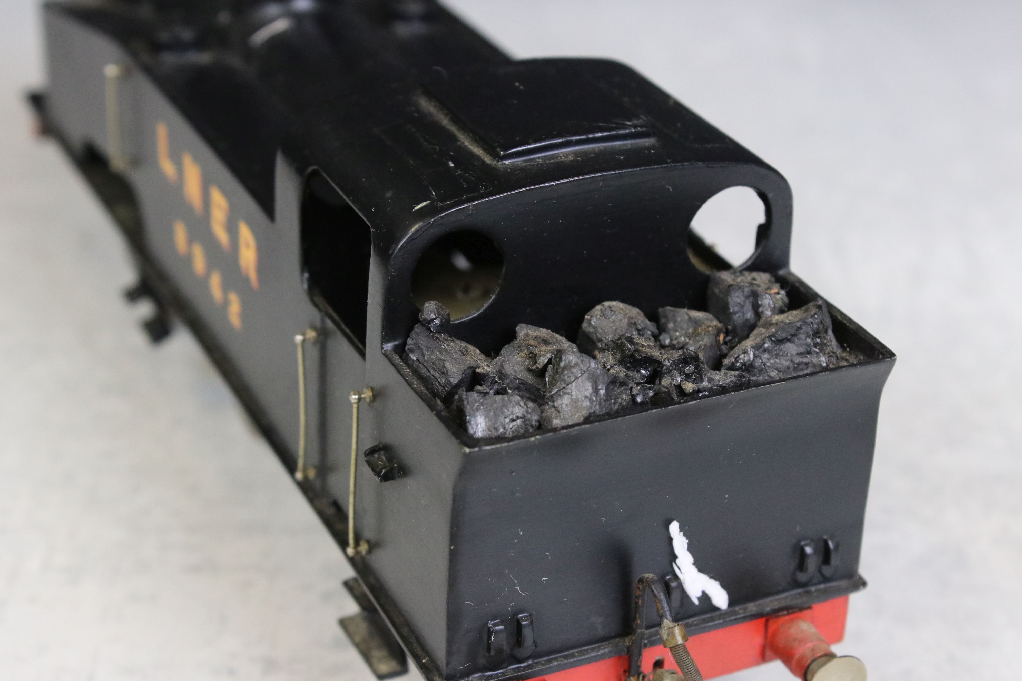 Kit built O gauge model railway - Well built metal LNER 0-6-0 Locomotive in black livery plus 3 x - Image 4 of 8