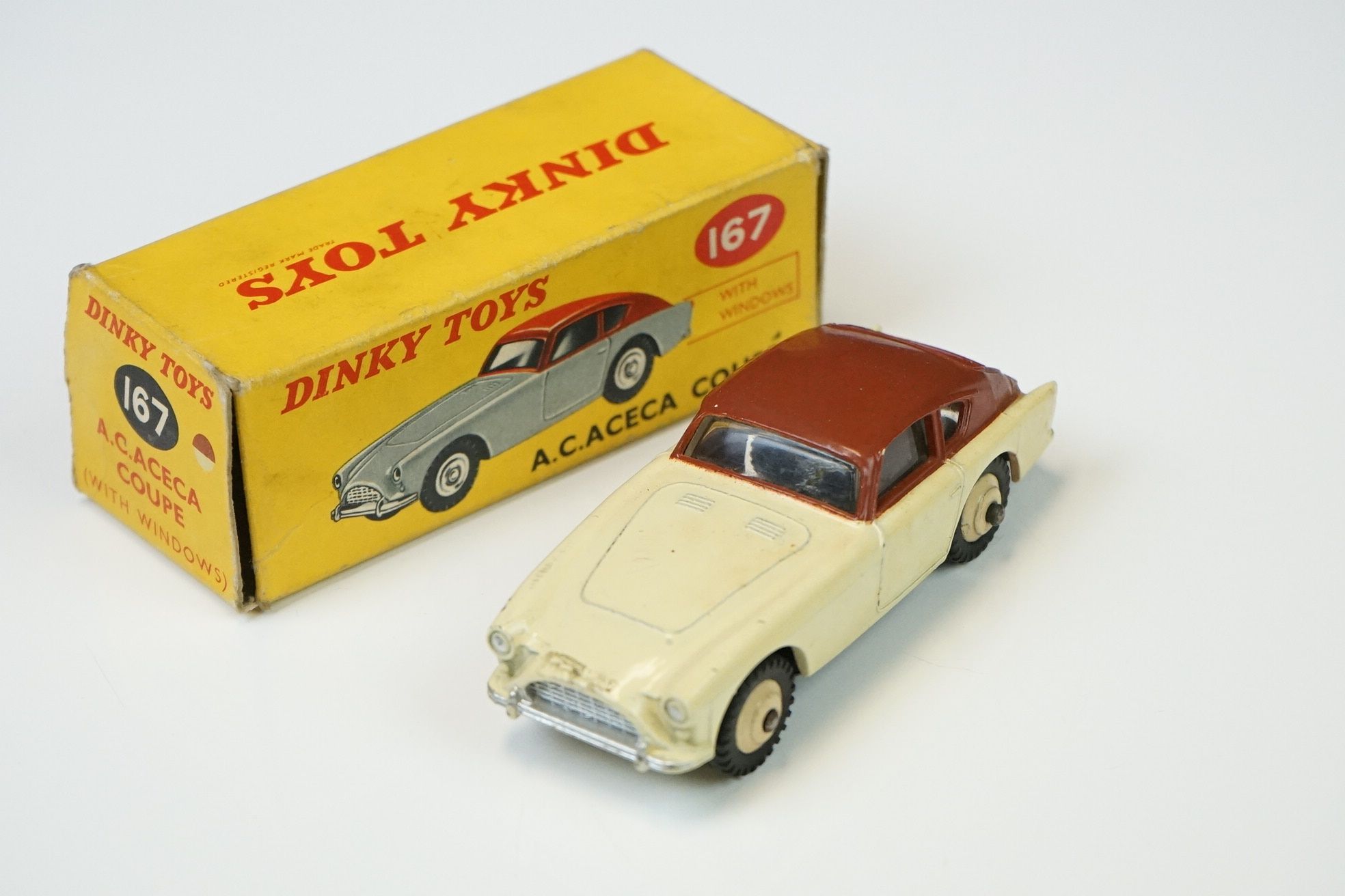 Four boxed Dinky diecast models to include French 518 Renault 4L in brick red, 162 Ford Zephyr - Image 29 of 37