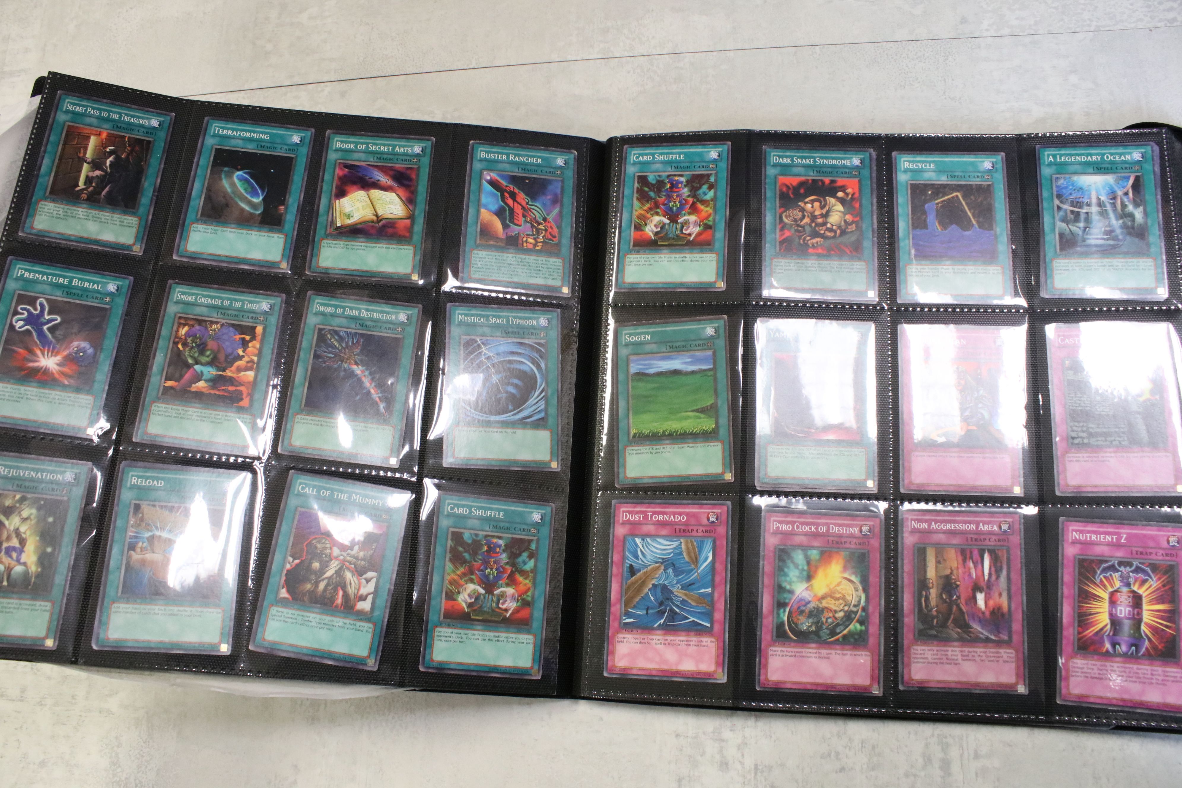Yu-Gi-Oh! - Around 350 Yu-Gi-Oh! cards featuring common,1st, rare, holofoil rare, etc to include Des - Image 8 of 23