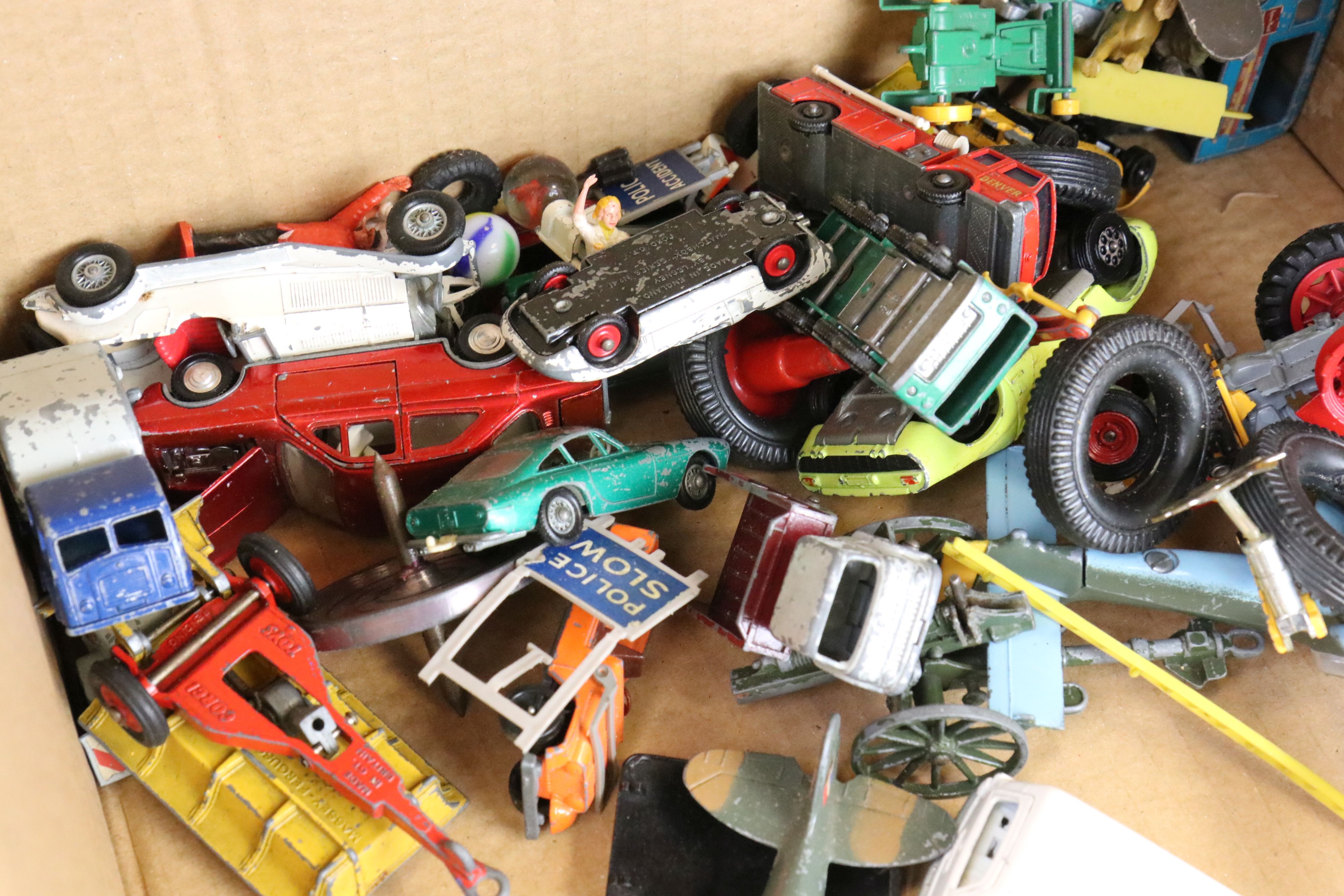 Group of mid 20th C play worn diecast models to include Corgi, Dinky & Matchbox featuring 2 x - Image 7 of 7