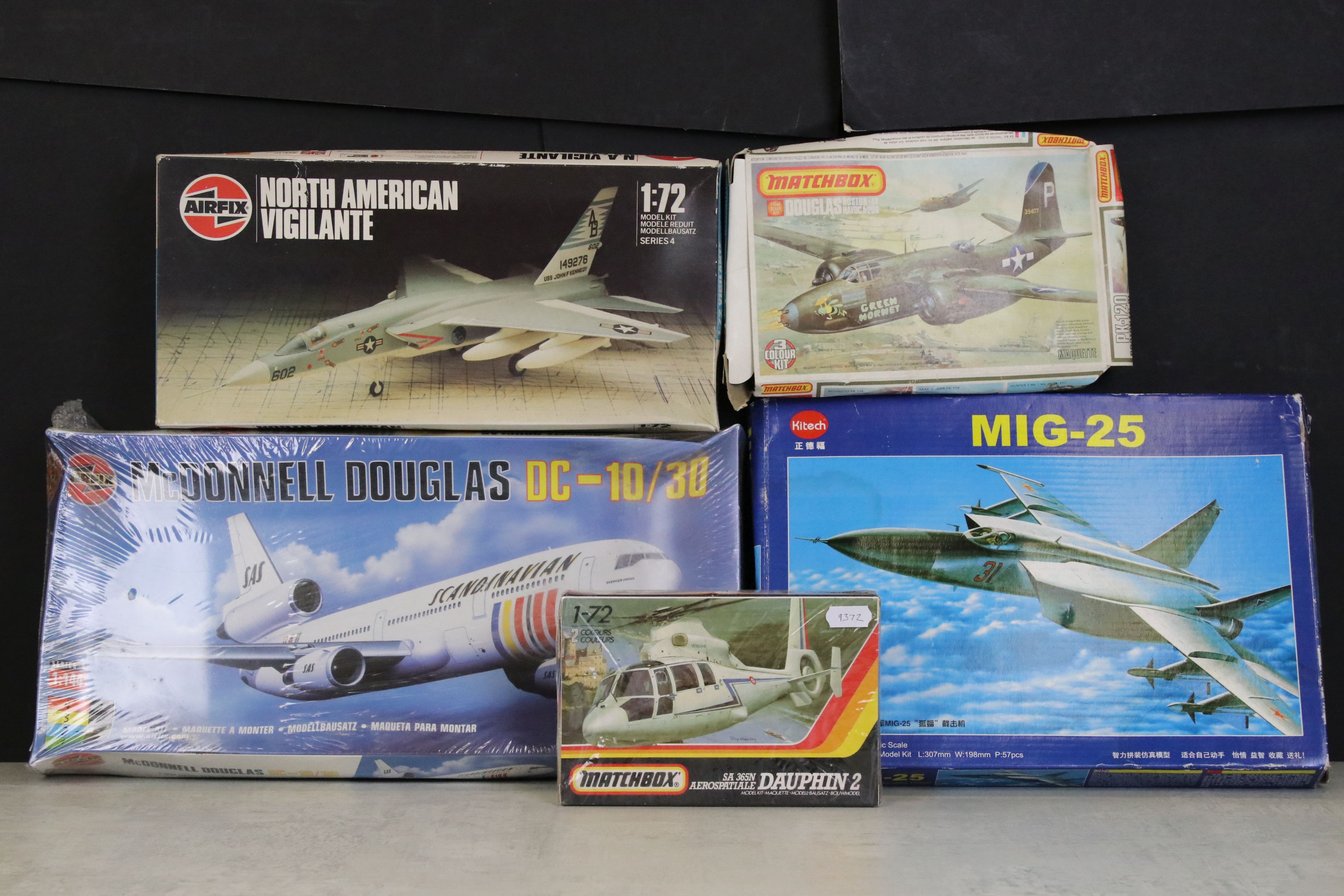 Five Boxed & unbuilt plastic model aeroplane kits to include 2 x Airfix (1:72 Vigilante Series 4 9