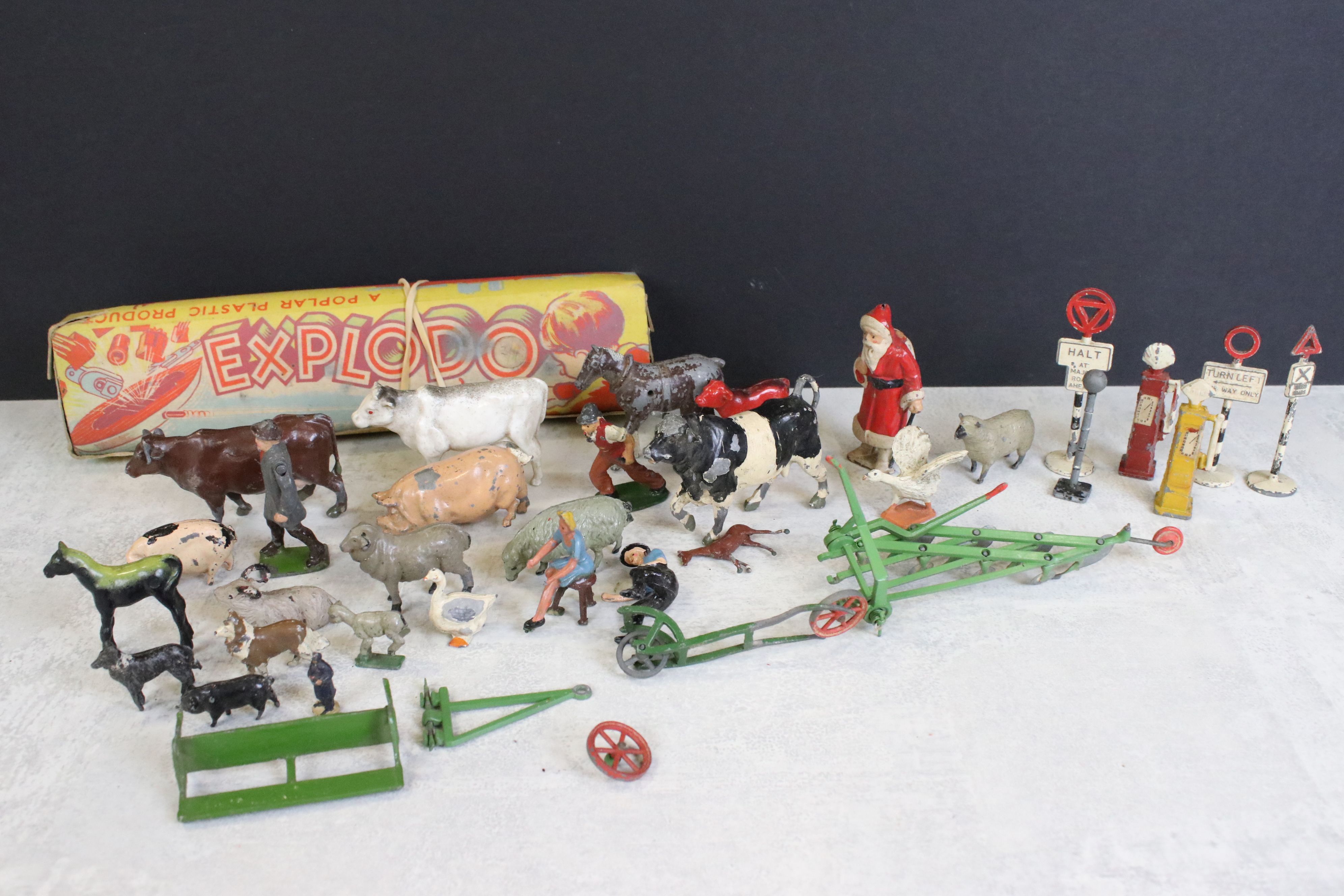 Quantity of mid 20th C metal figures to include Britains, featres famring, road signs, Father