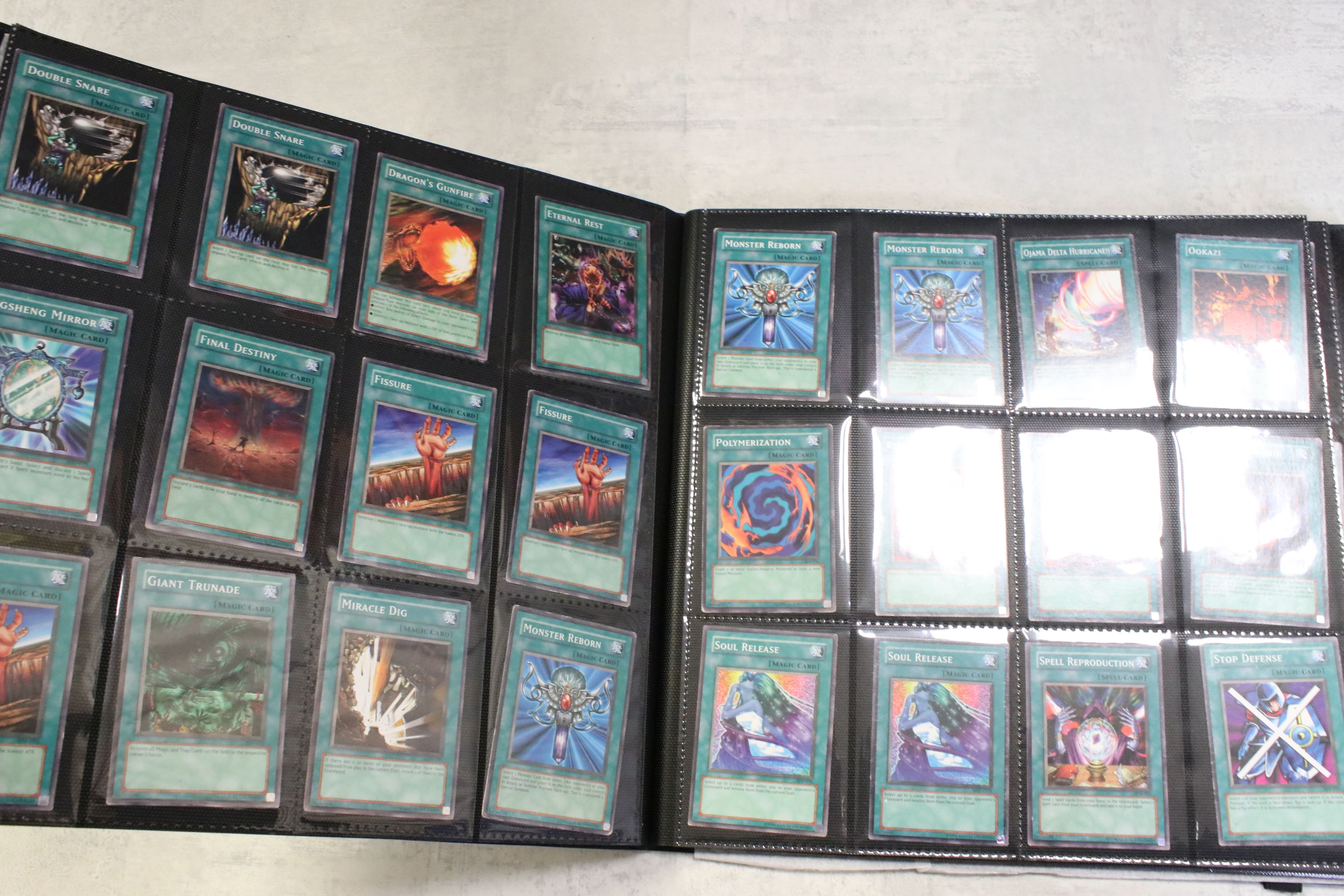 Yu-Gi-Oh! - Around 350 Yu-Gi-Oh! cards featuring common,1st, rare, holofoil rare, etc to include Des - Image 19 of 23