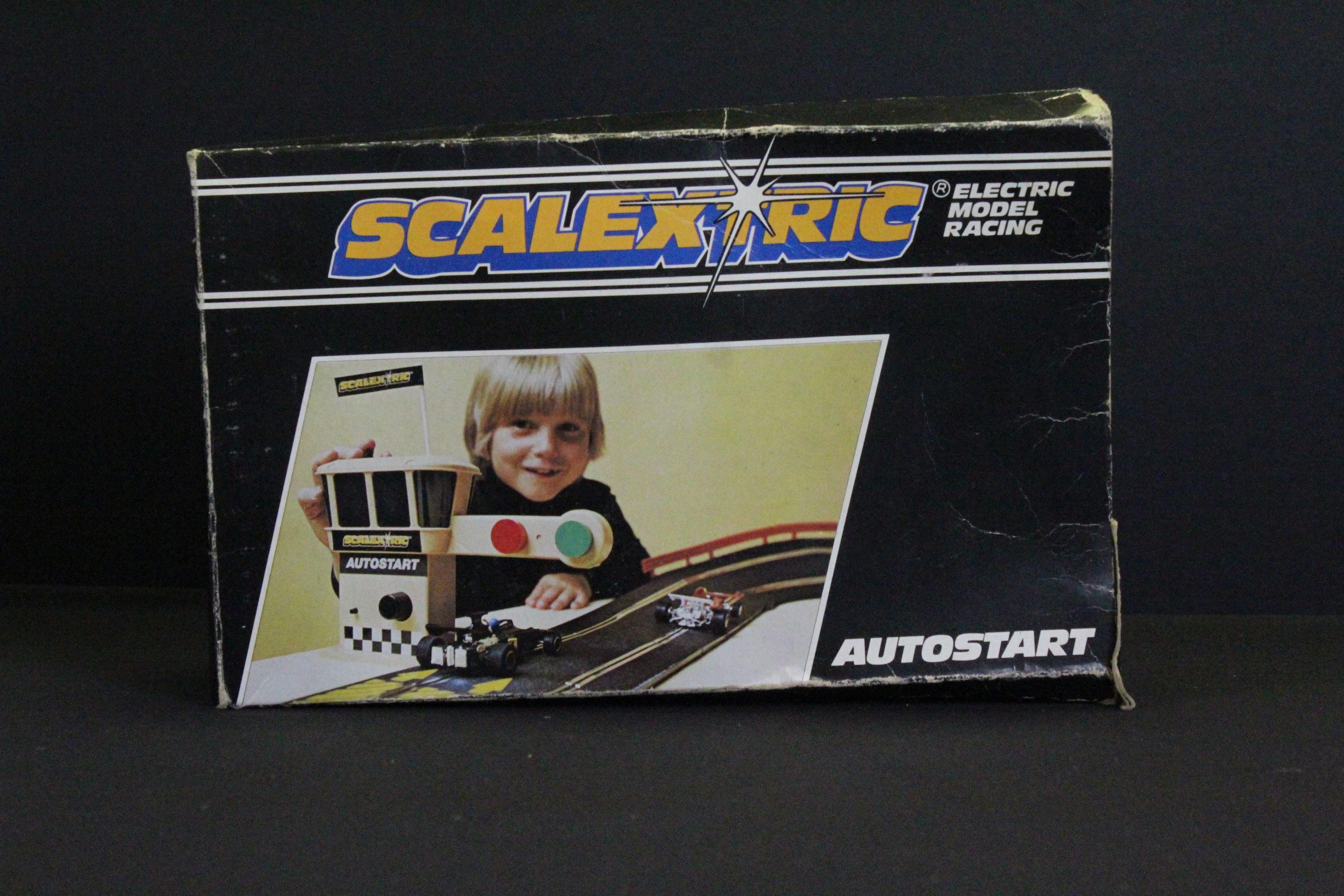 Scalextric - Two boxed Scalextric 400 electric model racing sets with slot cars (C587 - missing - Image 17 of 22