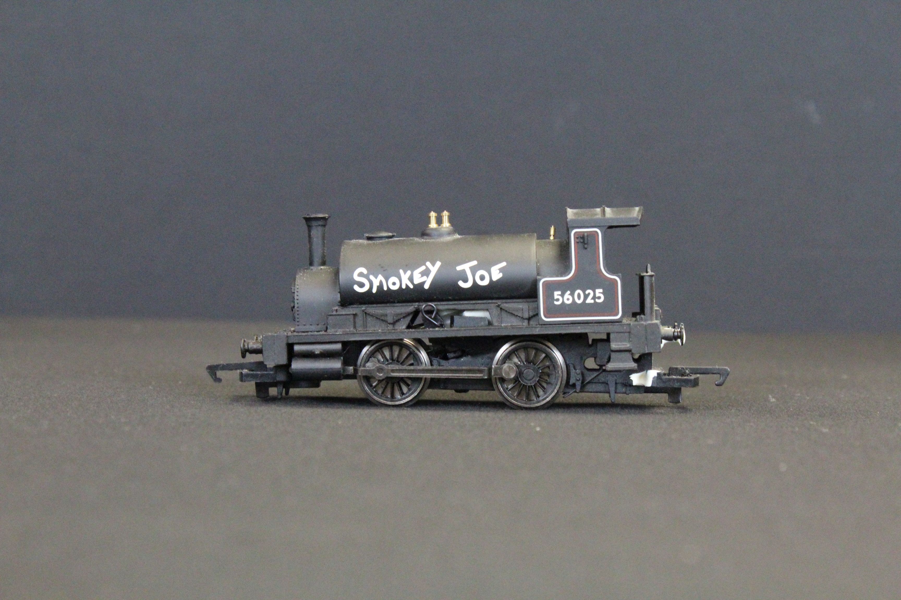 Three Hornby OO gauge locomotives to include Adderley Hall 4-6-0 4901, 2-8-0 GWR 4261 and Smokey Joe - Image 2 of 10