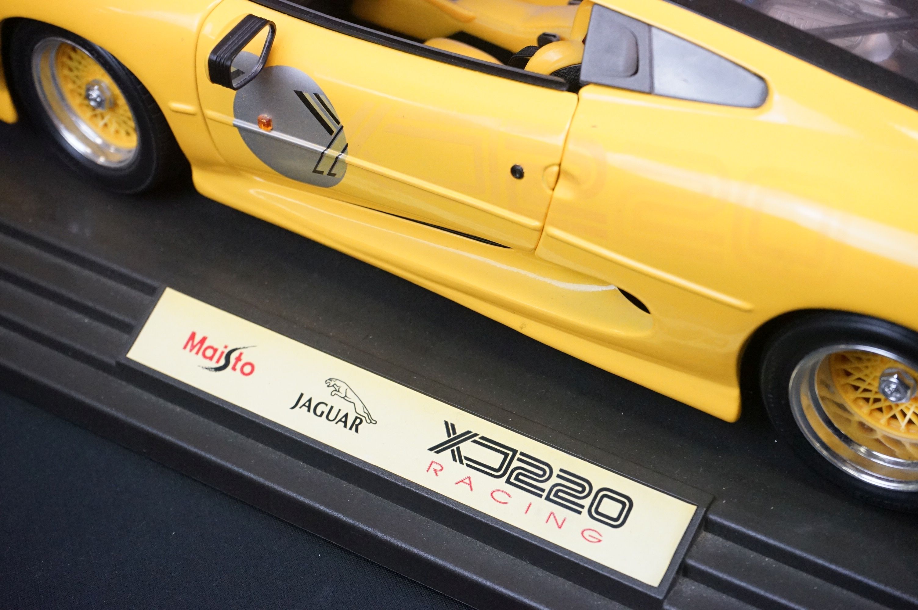 Four boxed Maisto 1/18 diecast models to include 3 x Premiere Edition (2 x Mercedes Benz SL Class, - Image 12 of 18