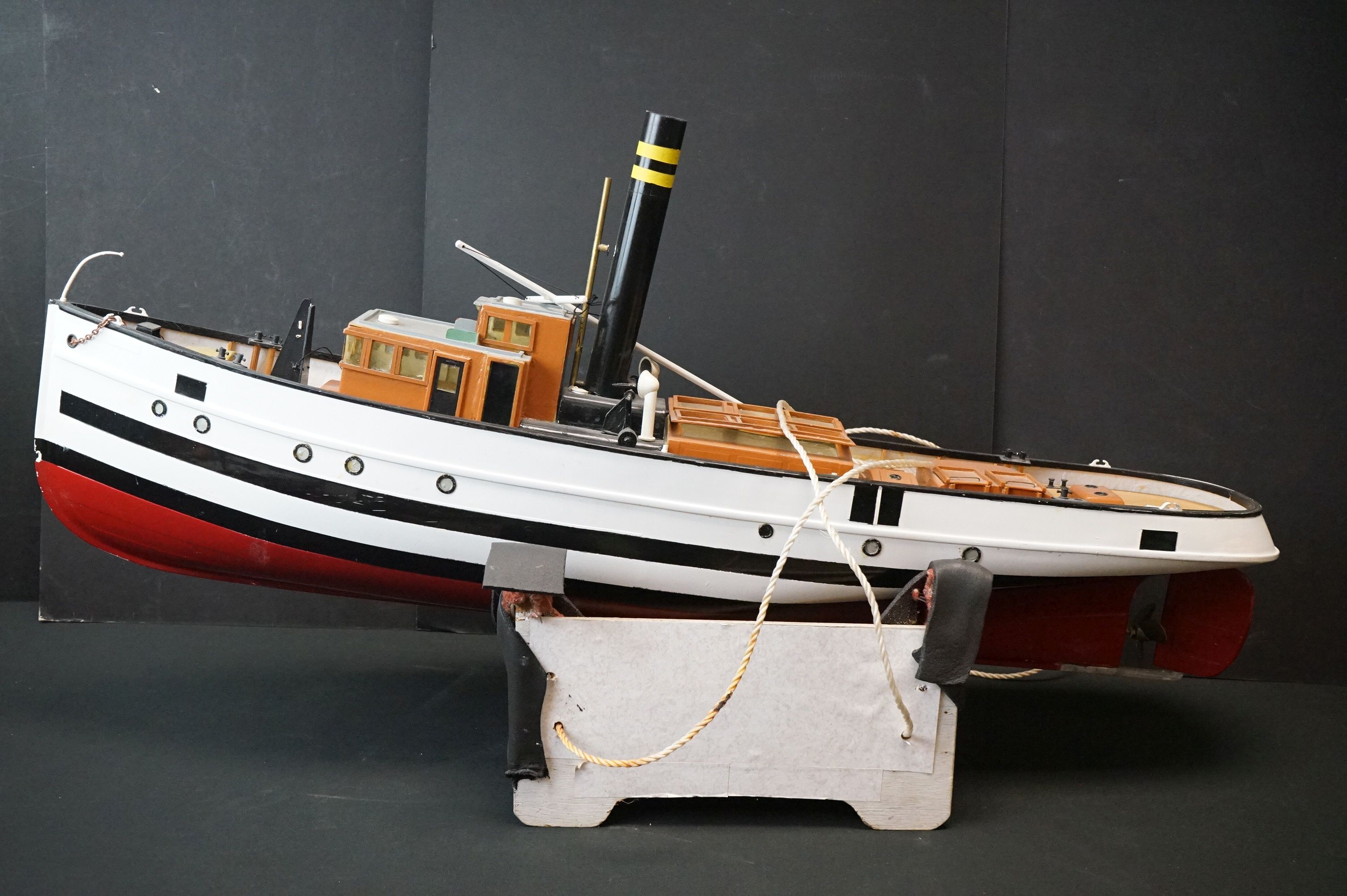 Wooden scale model of Southampton tug boat ' Albion ' steam powered, approx length 60cm, together - Image 8 of 27