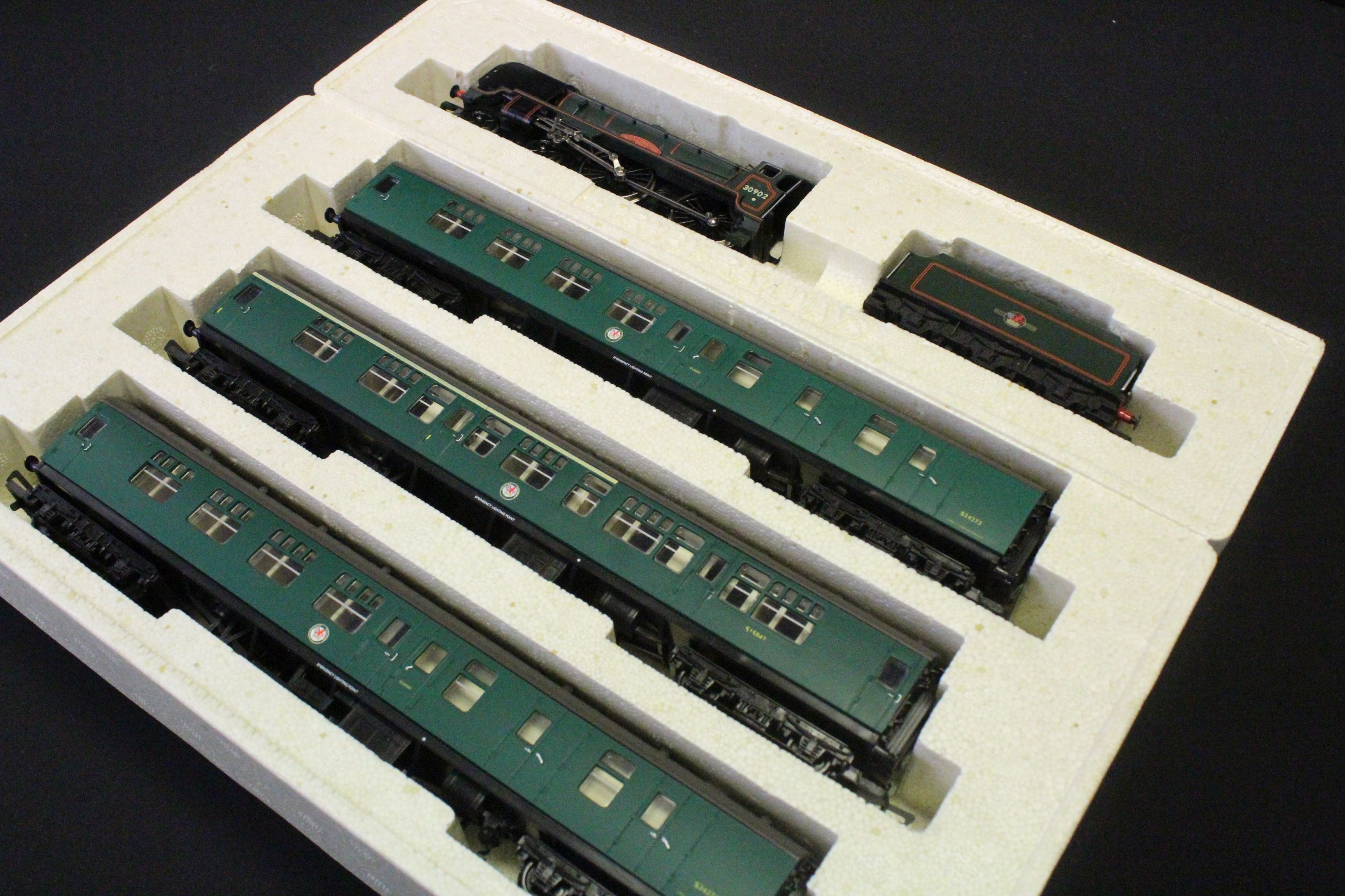 Boxed ltd edn Hornby OO gauge R2082 BR Schools Train Pack with Wellington Locomotive, complete - Image 6 of 8