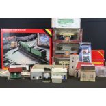 Quantiy of OO gauge trackside accessories to include boxed Hornby R582 Ticket Office, boxed Hornby