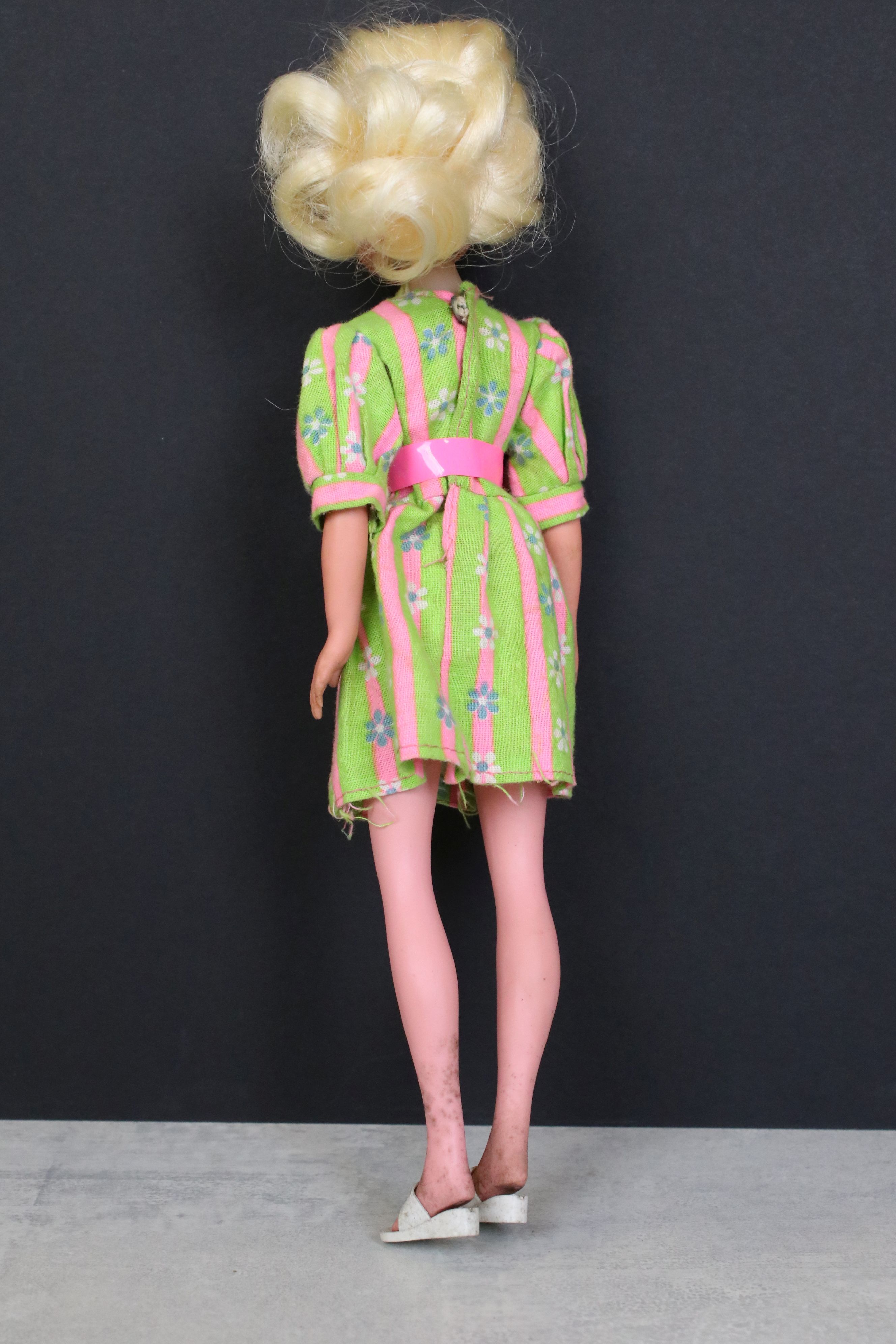 Two boxed Pedigree Sindy dolls to include Funtime 44618 (original dress, grubby/mouldy legs but does - Image 3 of 8