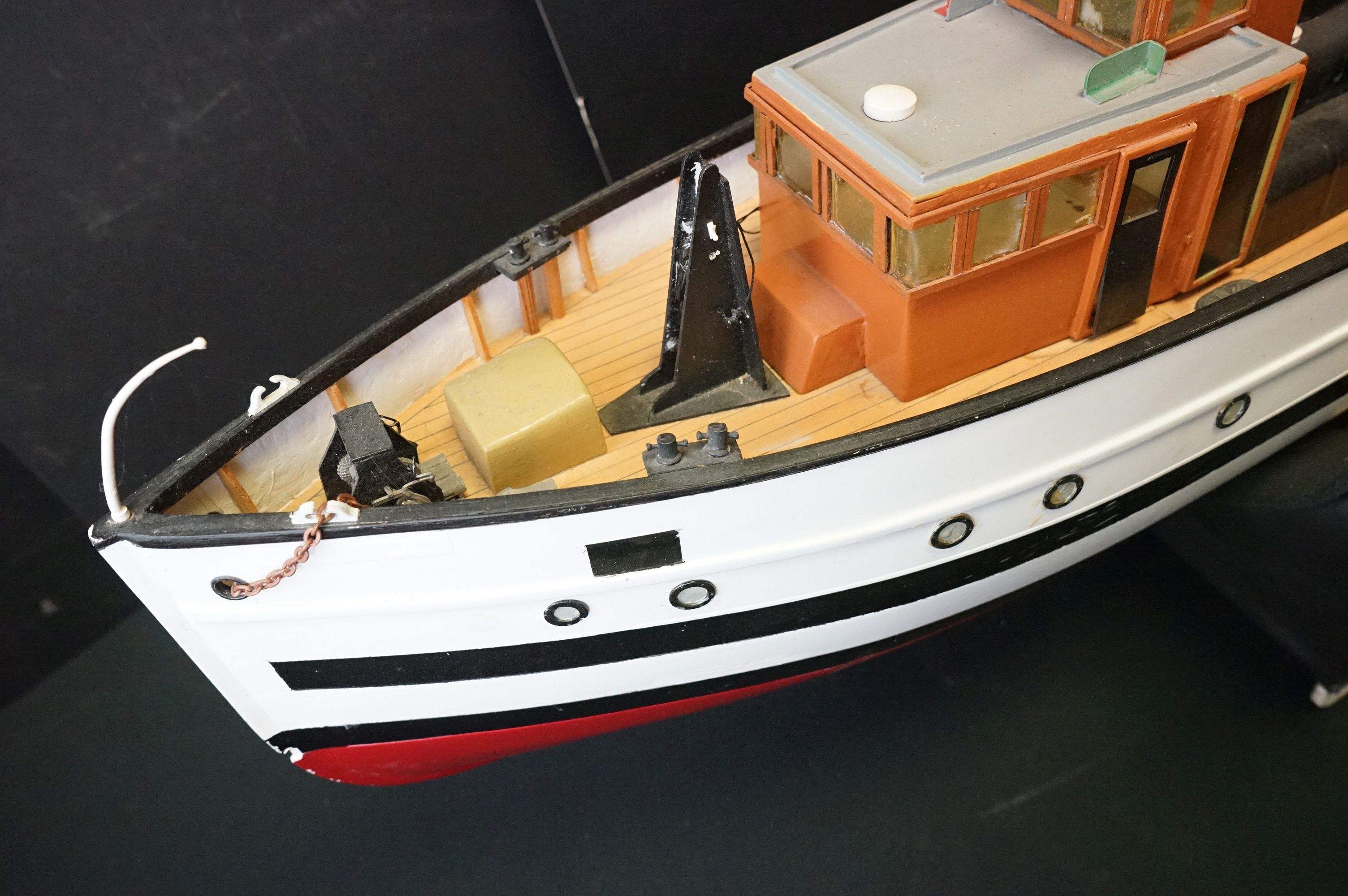 Wooden scale model of Southampton tug boat ' Albion ' steam powered, approx length 60cm, together - Image 9 of 27