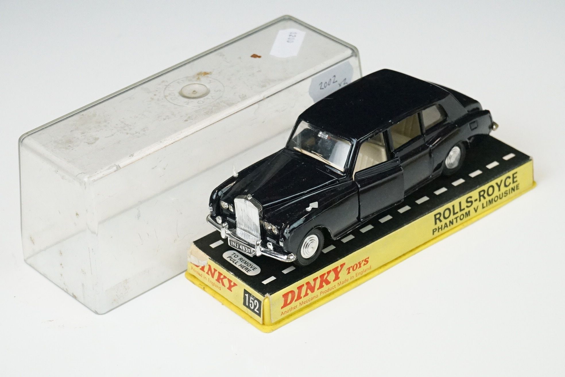 Two Cased Dinky diecast models to include 152 Rolls-Royce Phantom V Limousine with driver (in black, - Image 2 of 11