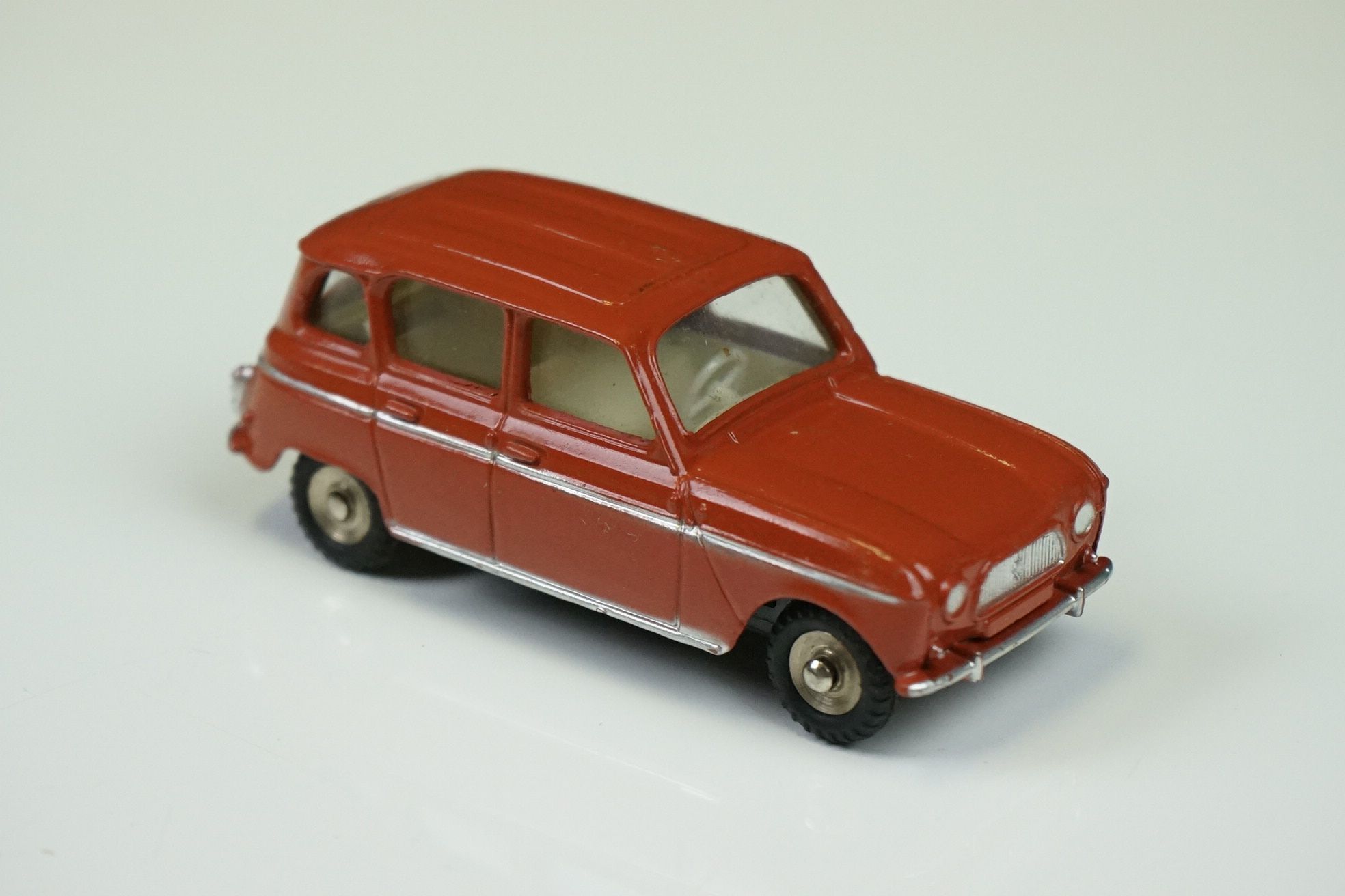 Four boxed Dinky diecast models to include French 518 Renault 4L in brick red, 162 Ford Zephyr - Image 24 of 37