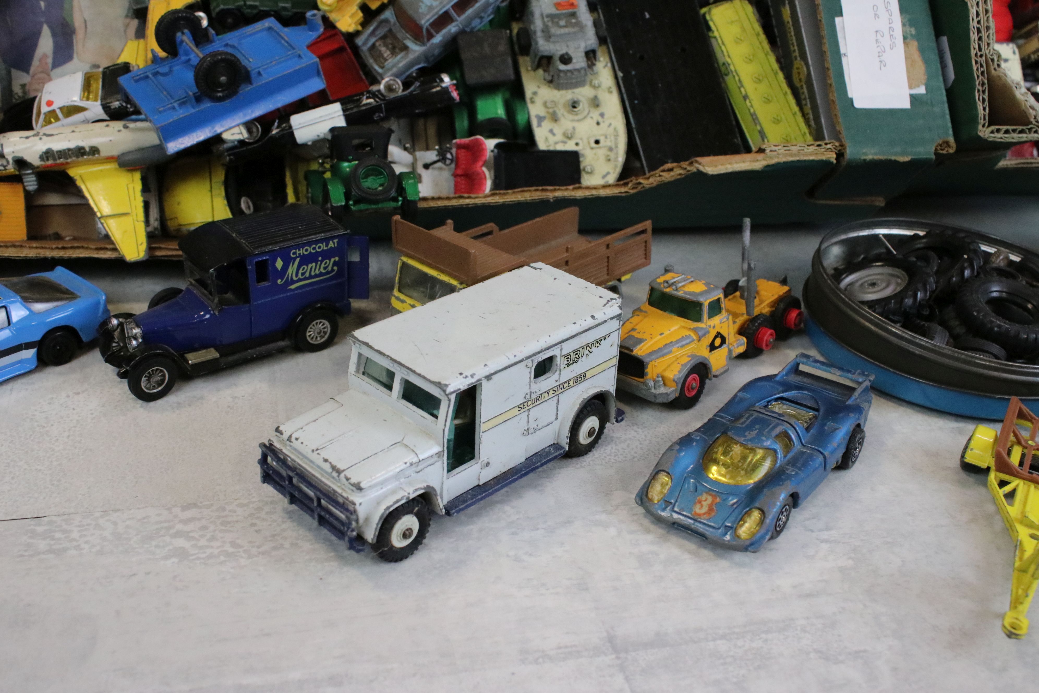 Over 100 mid 20th C onwards diecast models to include Dinky, Britains, Matchbox, Corgi, Tonka and - Image 4 of 8