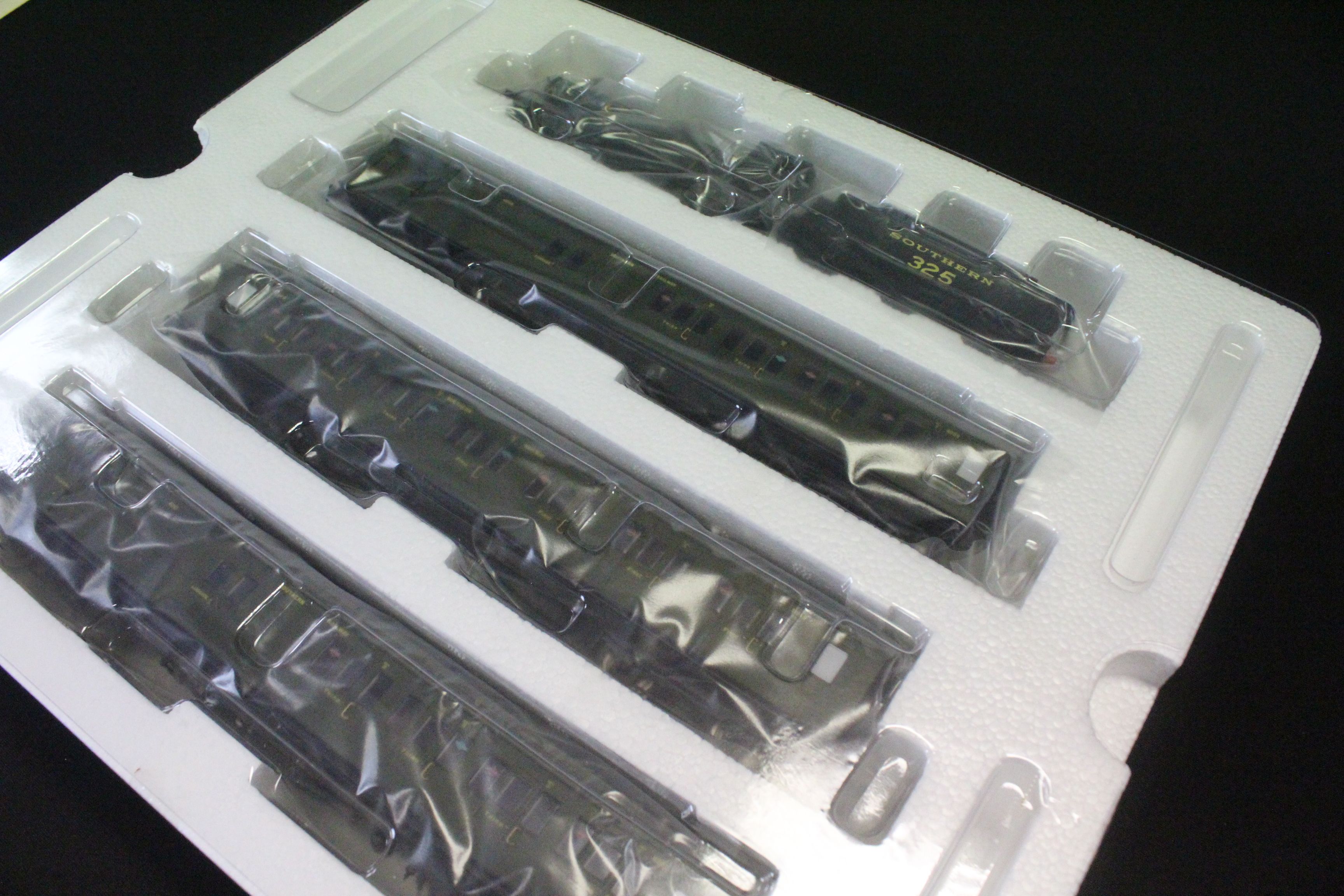 Boxed ltd edn Hornby OO gauge R3302 1940 Return From Dunkirk Train Pack, complete - Image 4 of 5