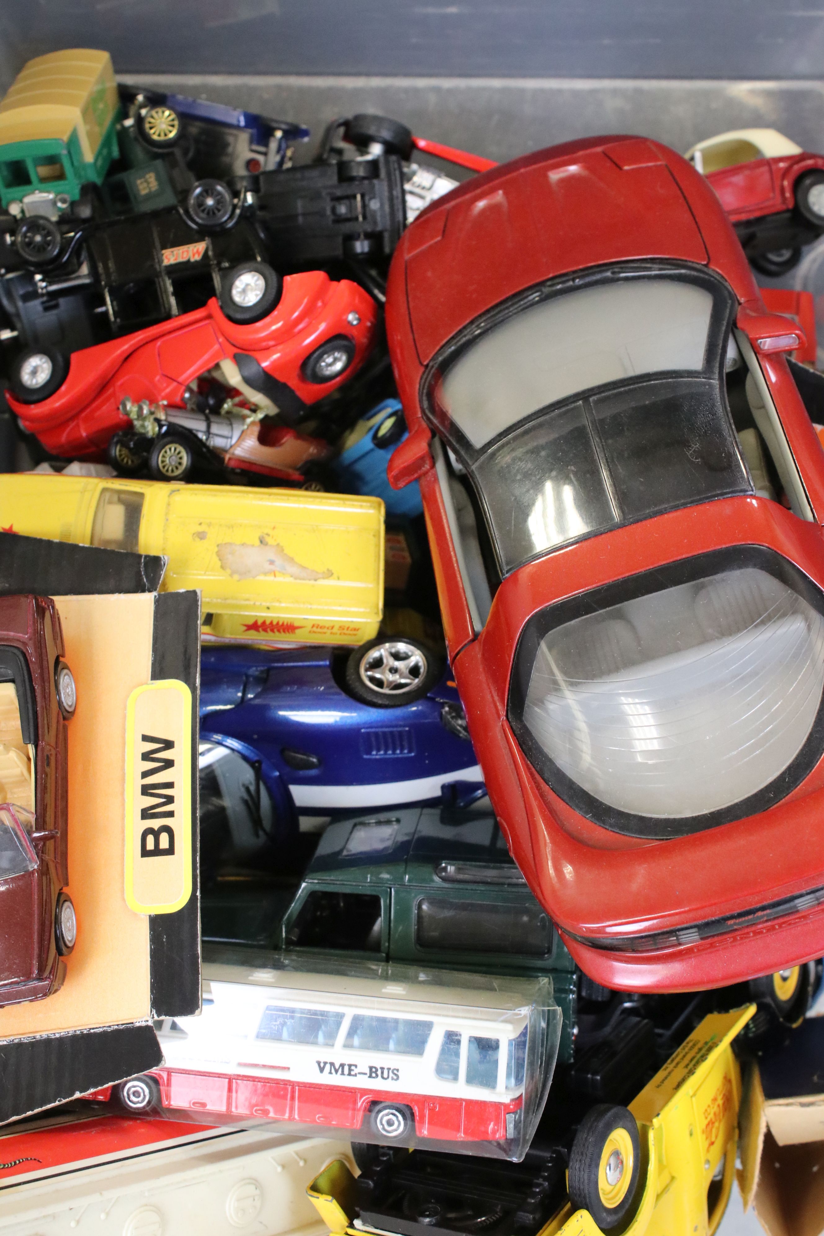 Large collection of diecast and plastic models to include Lledo, Oxford Diecast, Corgi, ERTL, Dinky, - Image 5 of 10