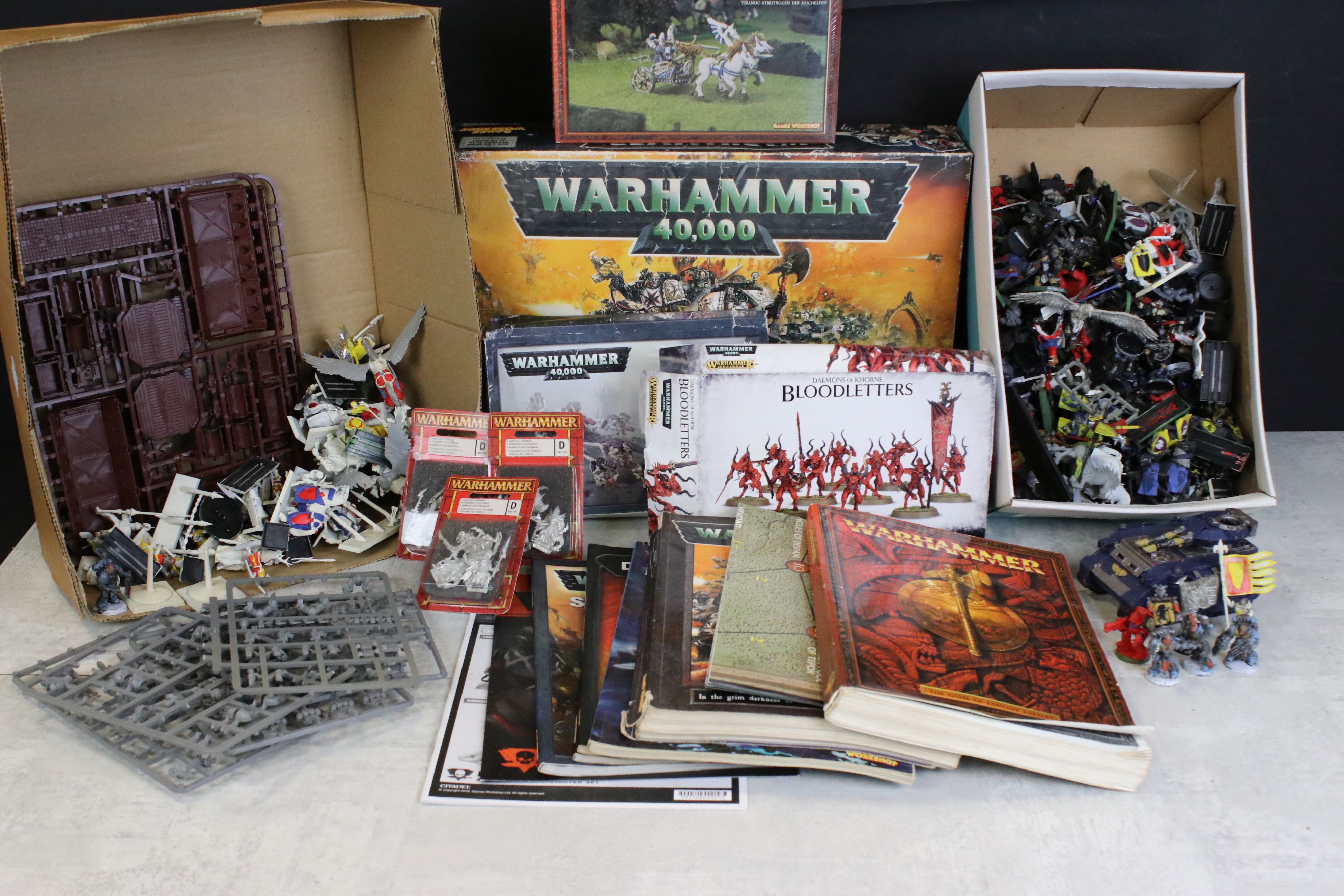 War Gaming - Collection of war/fantasy gaming figures & accessories to include sealed Games Workshop