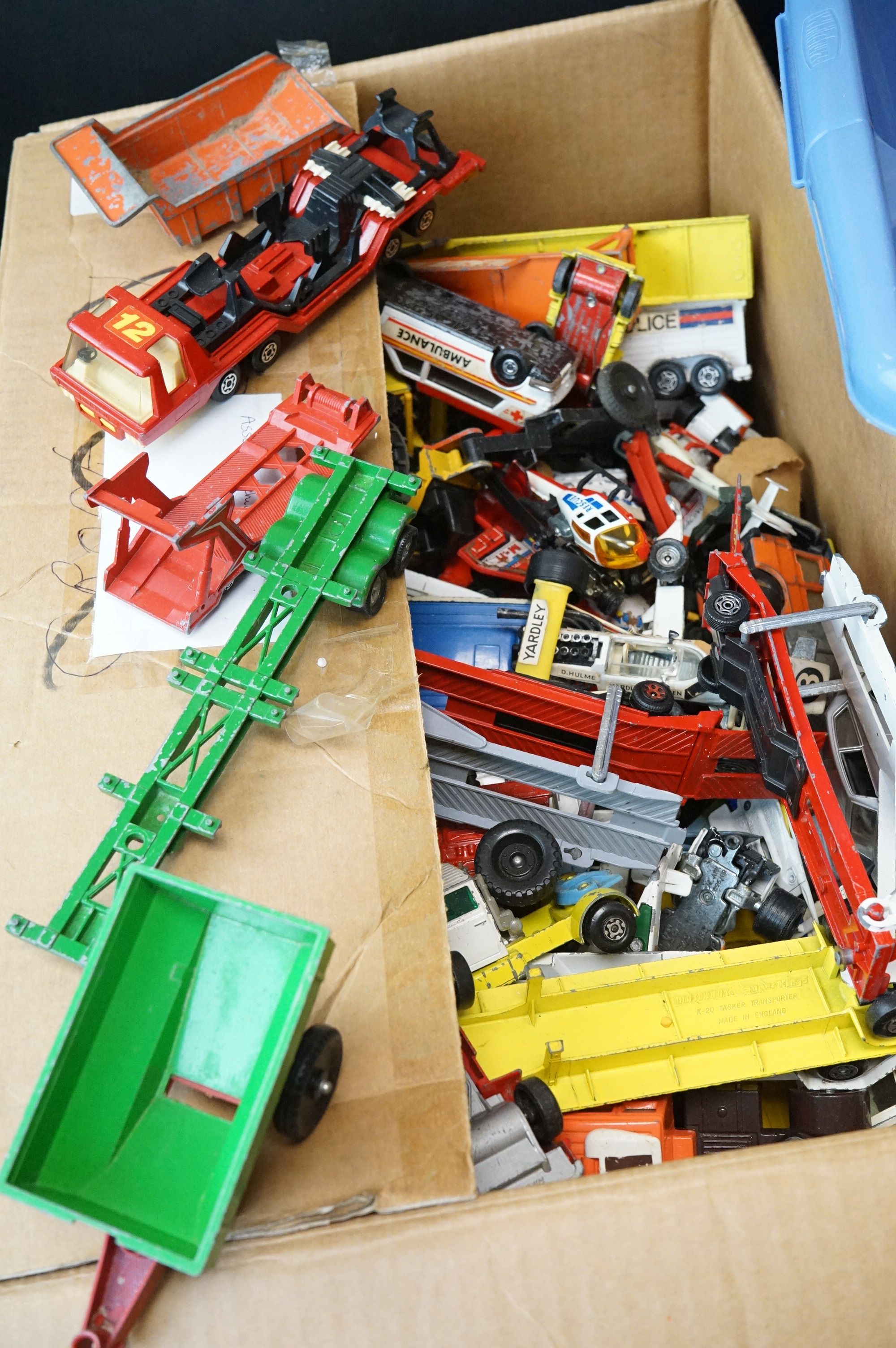 Large quantity of play worn mid 20th C onwards diecast models featuring road, commercial, racing, - Image 2 of 10