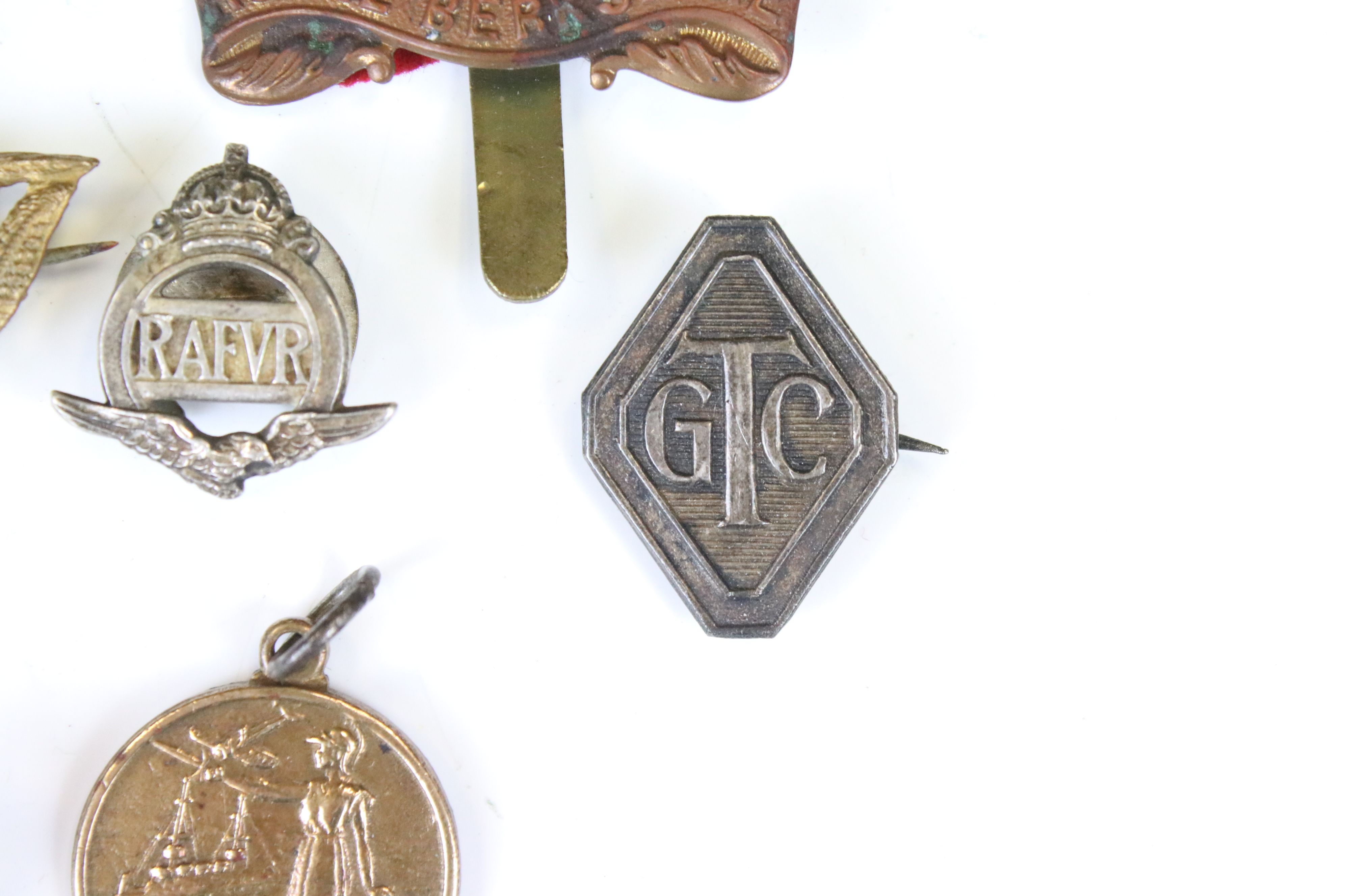 A Group Of Mixed Military Collectables To Include A British Army Service Book, Badges, Bibles And - Image 5 of 8