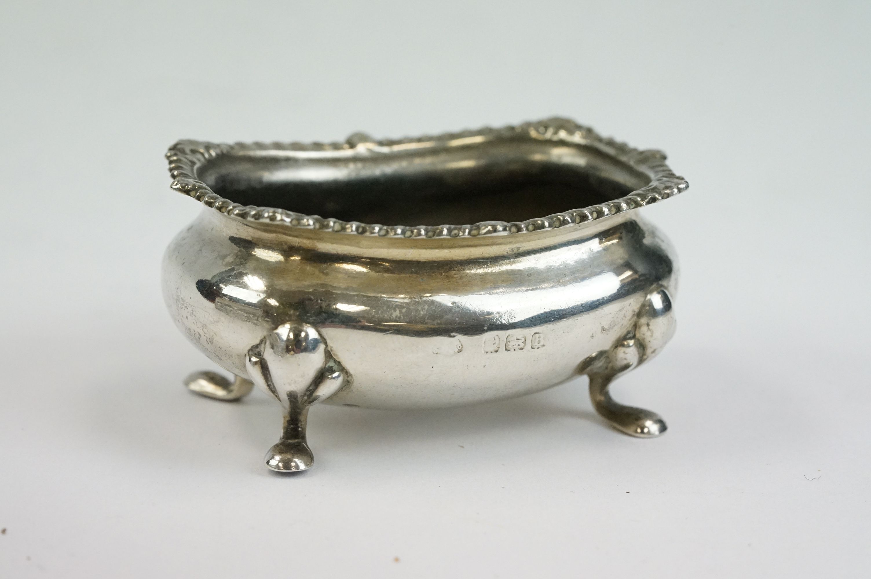 Group of silver items to include an Edwardian salt & pepper cruet set with flame-like finials ( - Image 2 of 32