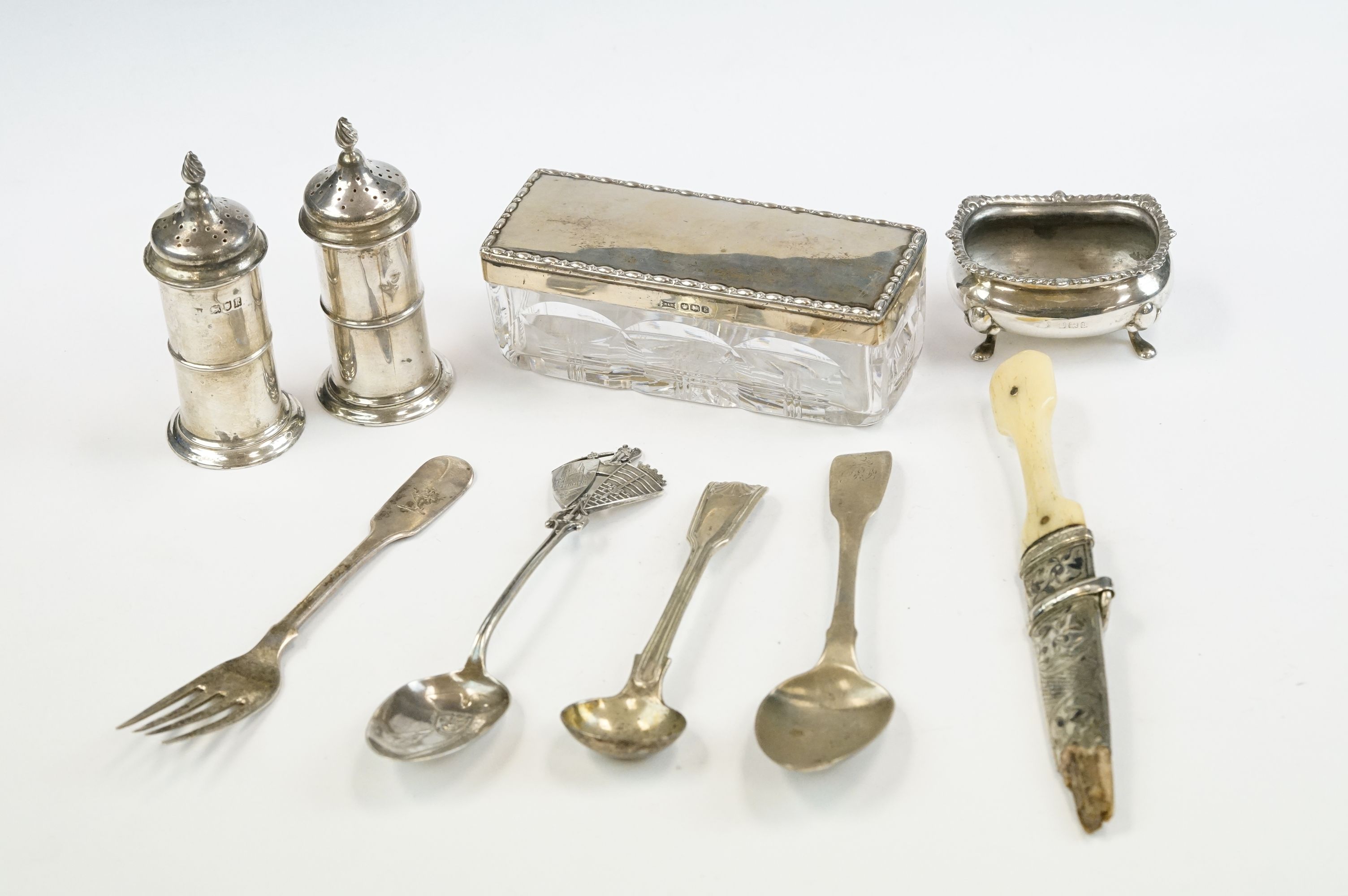 Group of silver items to include an Edwardian salt & pepper cruet set with flame-like finials (