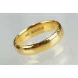22ct yellow gold wedding band, plain polished, band width approx 4.5mm