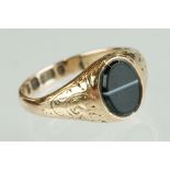 Victorian banded agate 9ct gold signet ring, the oval plain polished banded agate measuring approx