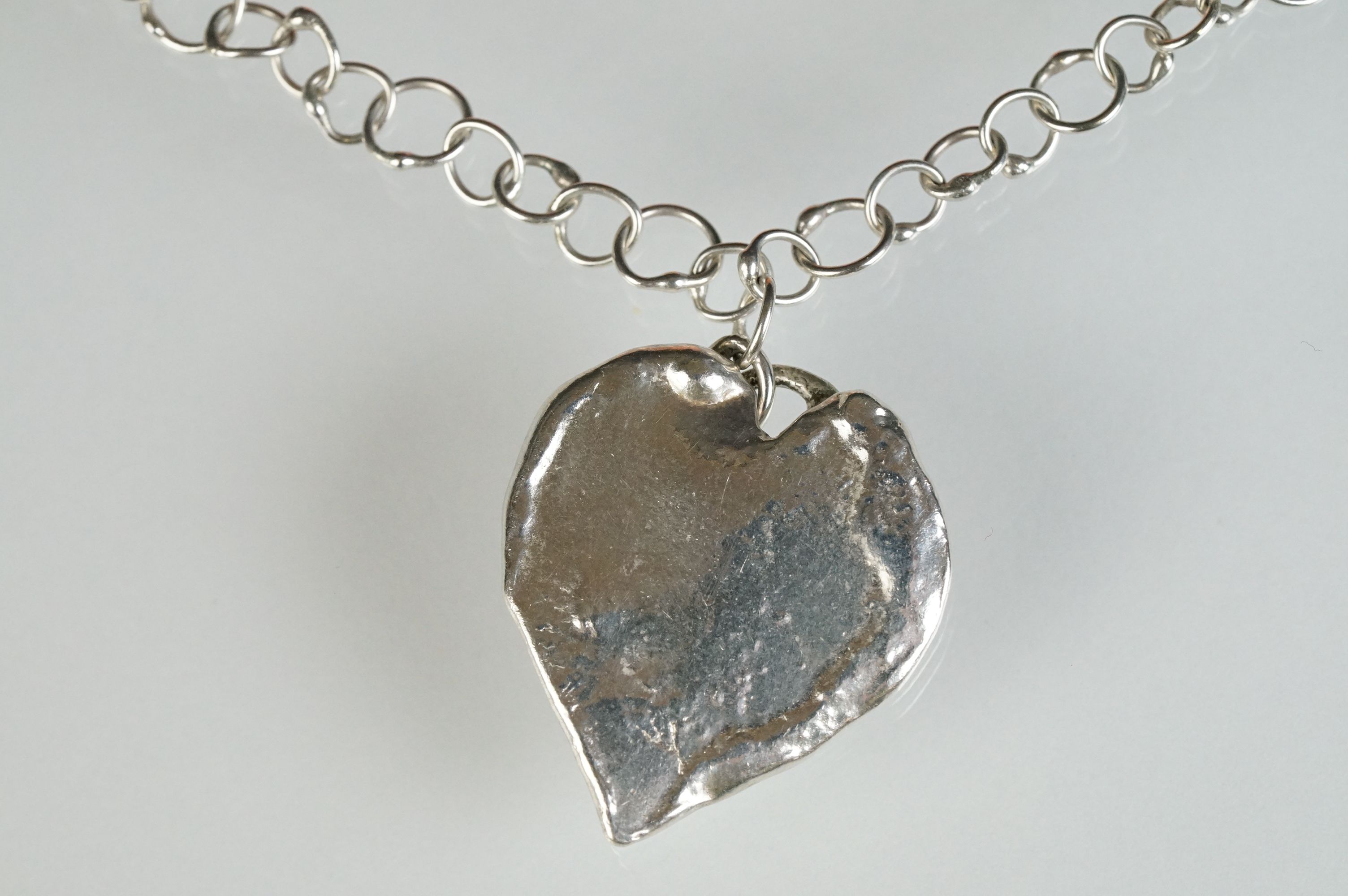 Jane Watling of Lacock silver heart shaped pendant necklace, the rustic heart dimensions approx 3. - Image 2 of 8